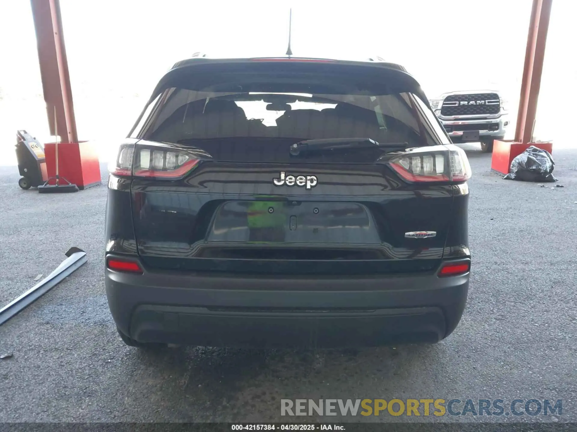 16 Photograph of a damaged car 1C4PJLCB1KD444428 JEEP CHEROKEE 2019