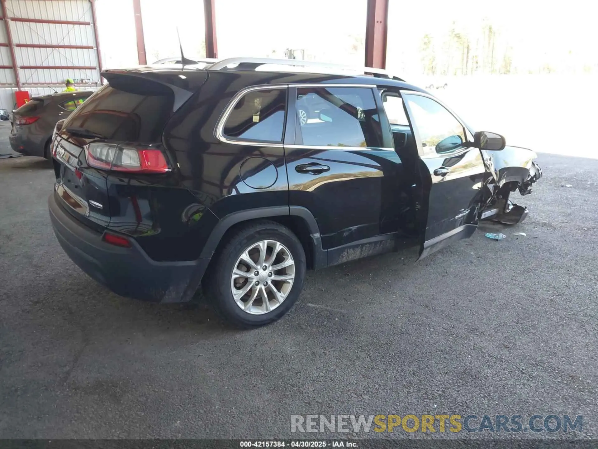 4 Photograph of a damaged car 1C4PJLCB1KD444428 JEEP CHEROKEE 2019