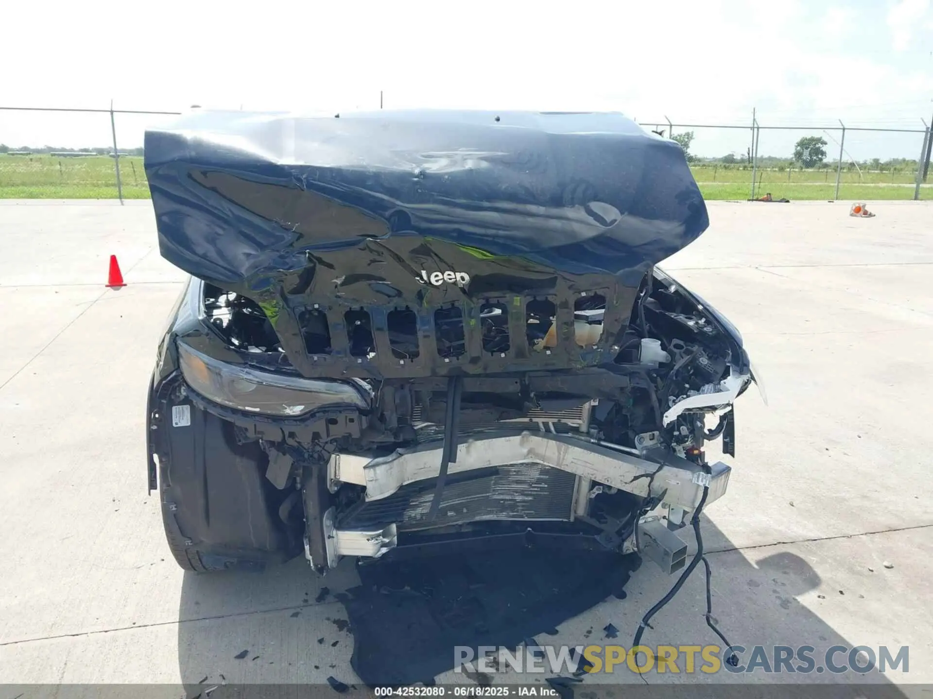 12 Фотография поврежденного автомобиля 1C4PJLCB2KD205941 JEEP CHEROKEE 2019