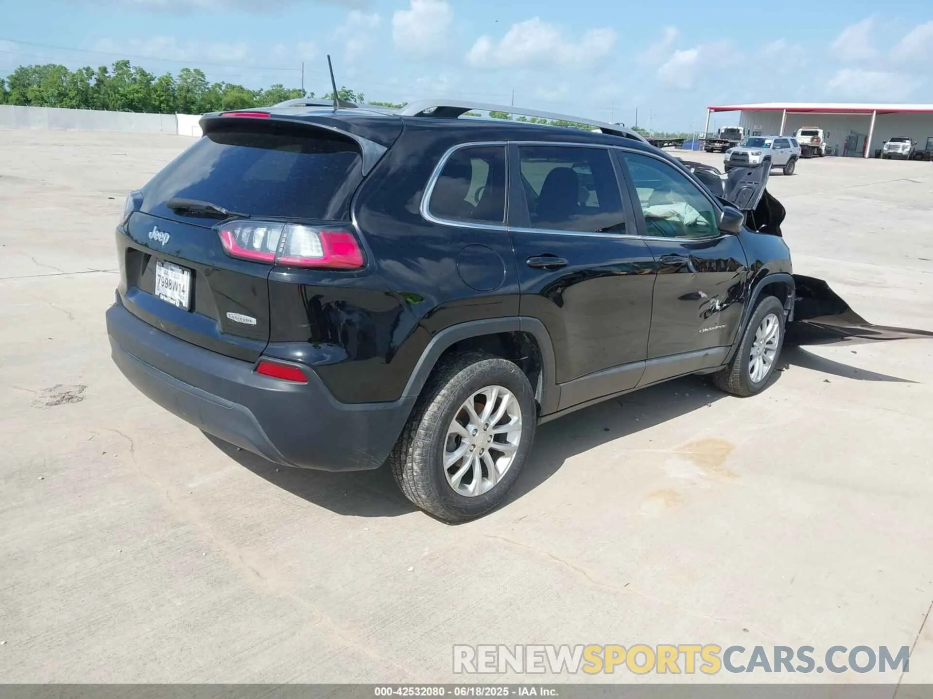 4 Фотография поврежденного автомобиля 1C4PJLCB2KD205941 JEEP CHEROKEE 2019