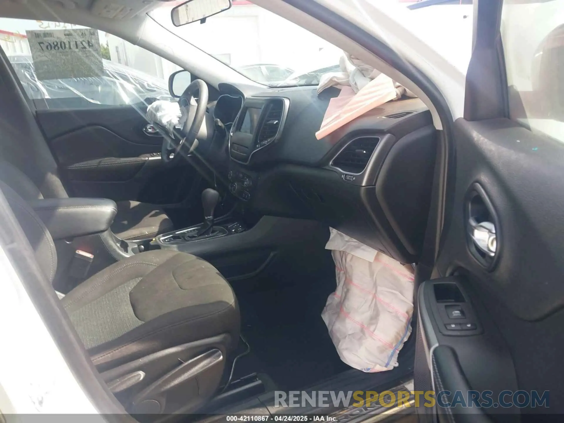 5 Фотография поврежденного автомобиля 1C4PJLCB2KD340580 JEEP CHEROKEE 2019