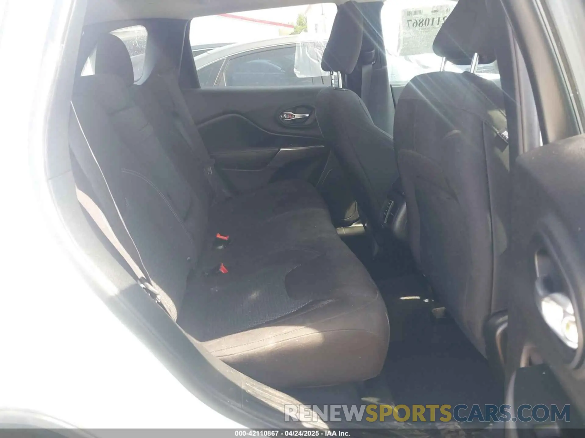 8 Фотография поврежденного автомобиля 1C4PJLCB2KD340580 JEEP CHEROKEE 2019