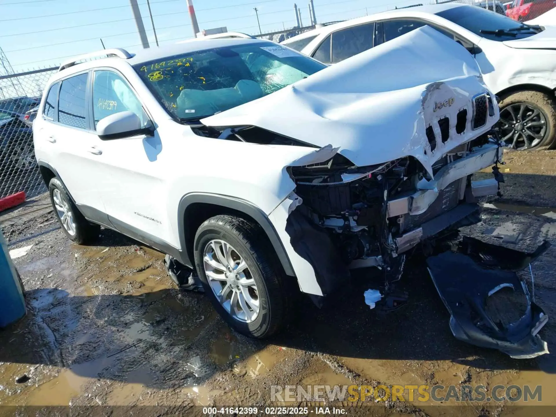 1 Фотография поврежденного автомобиля 1C4PJLCB3KD109669 JEEP CHEROKEE 2019