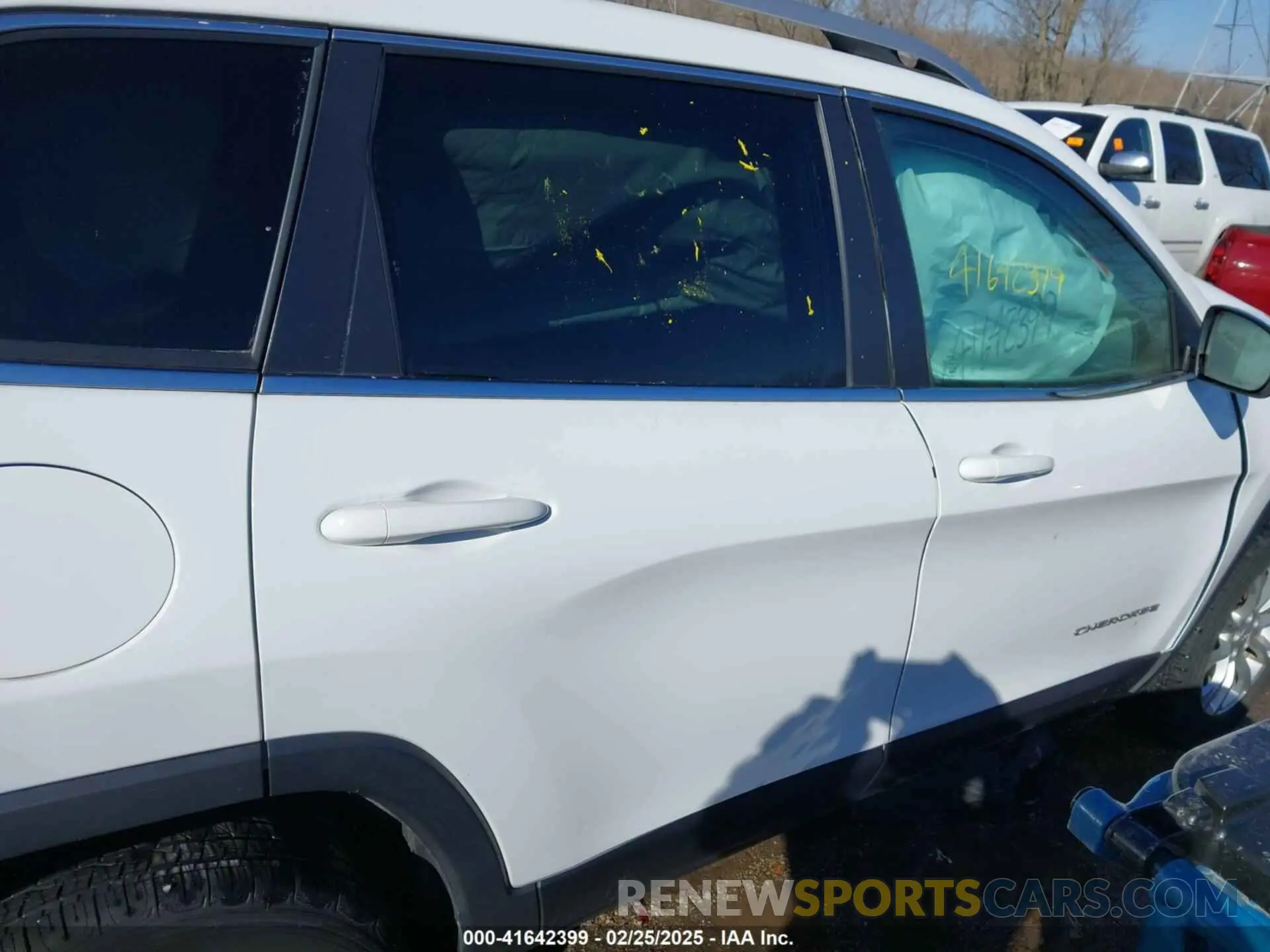13 Фотография поврежденного автомобиля 1C4PJLCB3KD109669 JEEP CHEROKEE 2019