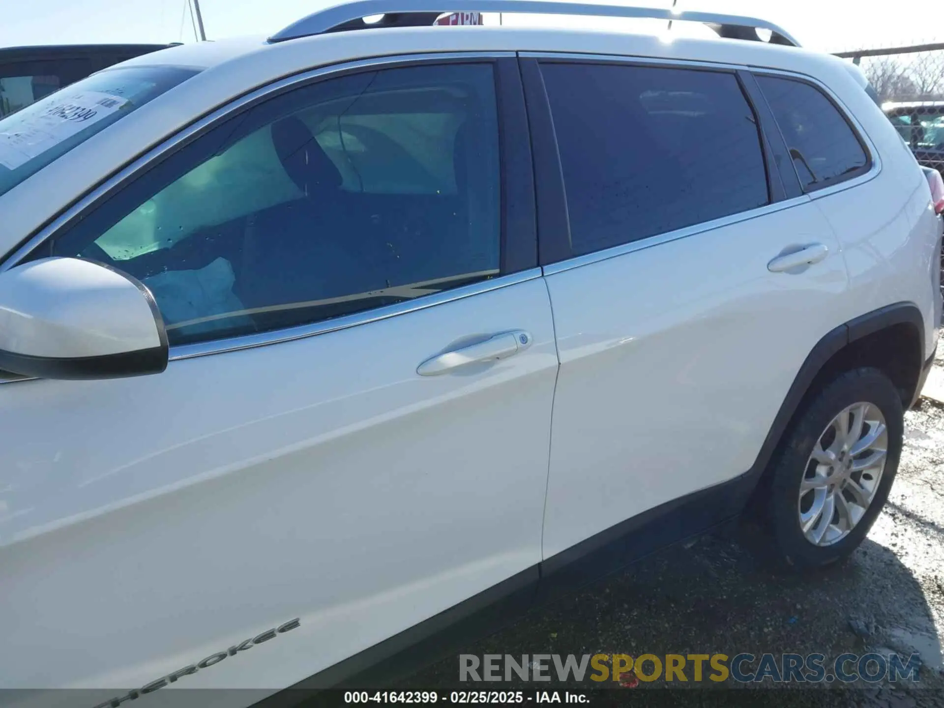 14 Фотография поврежденного автомобиля 1C4PJLCB3KD109669 JEEP CHEROKEE 2019
