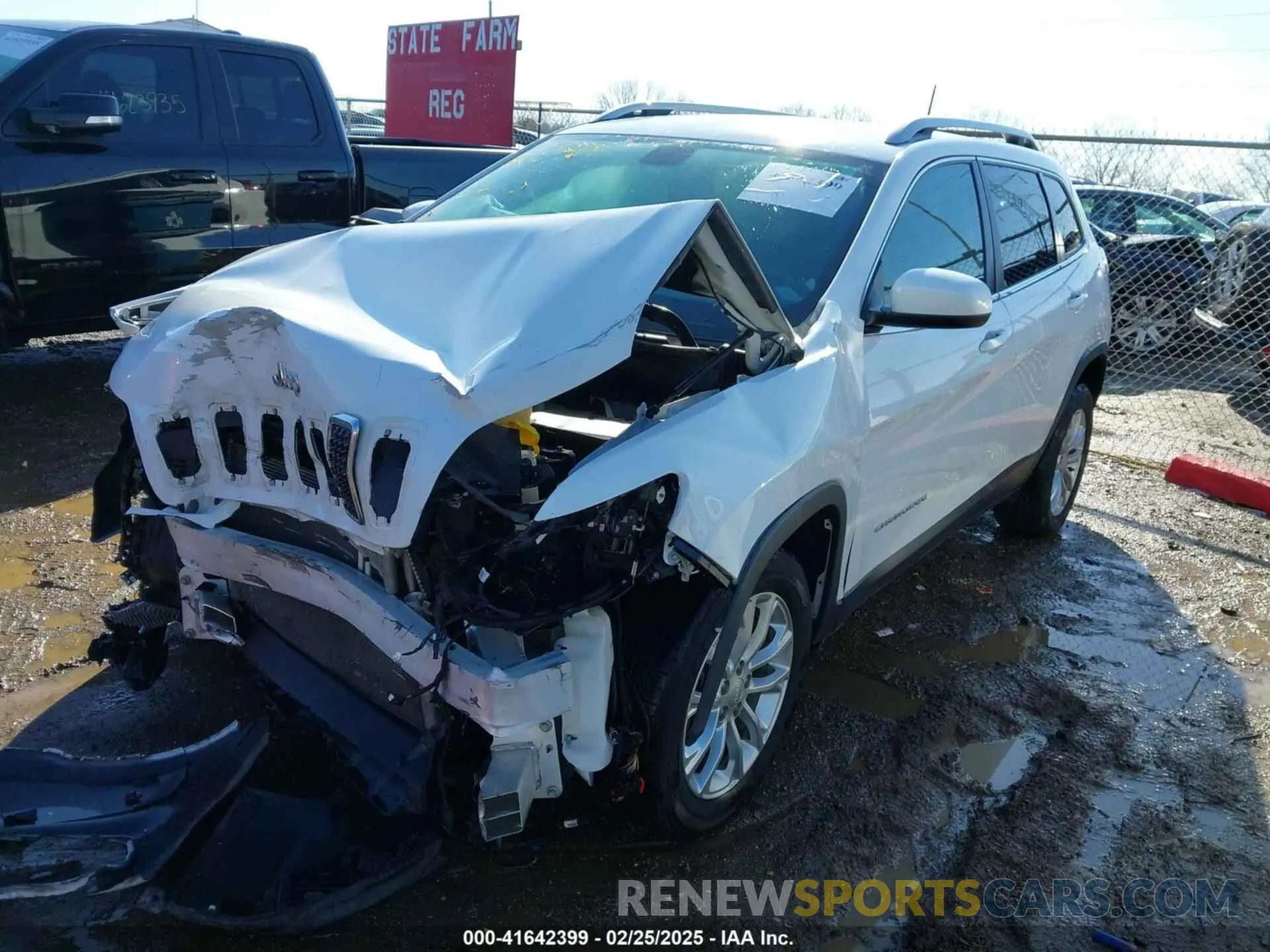 2 Фотография поврежденного автомобиля 1C4PJLCB3KD109669 JEEP CHEROKEE 2019