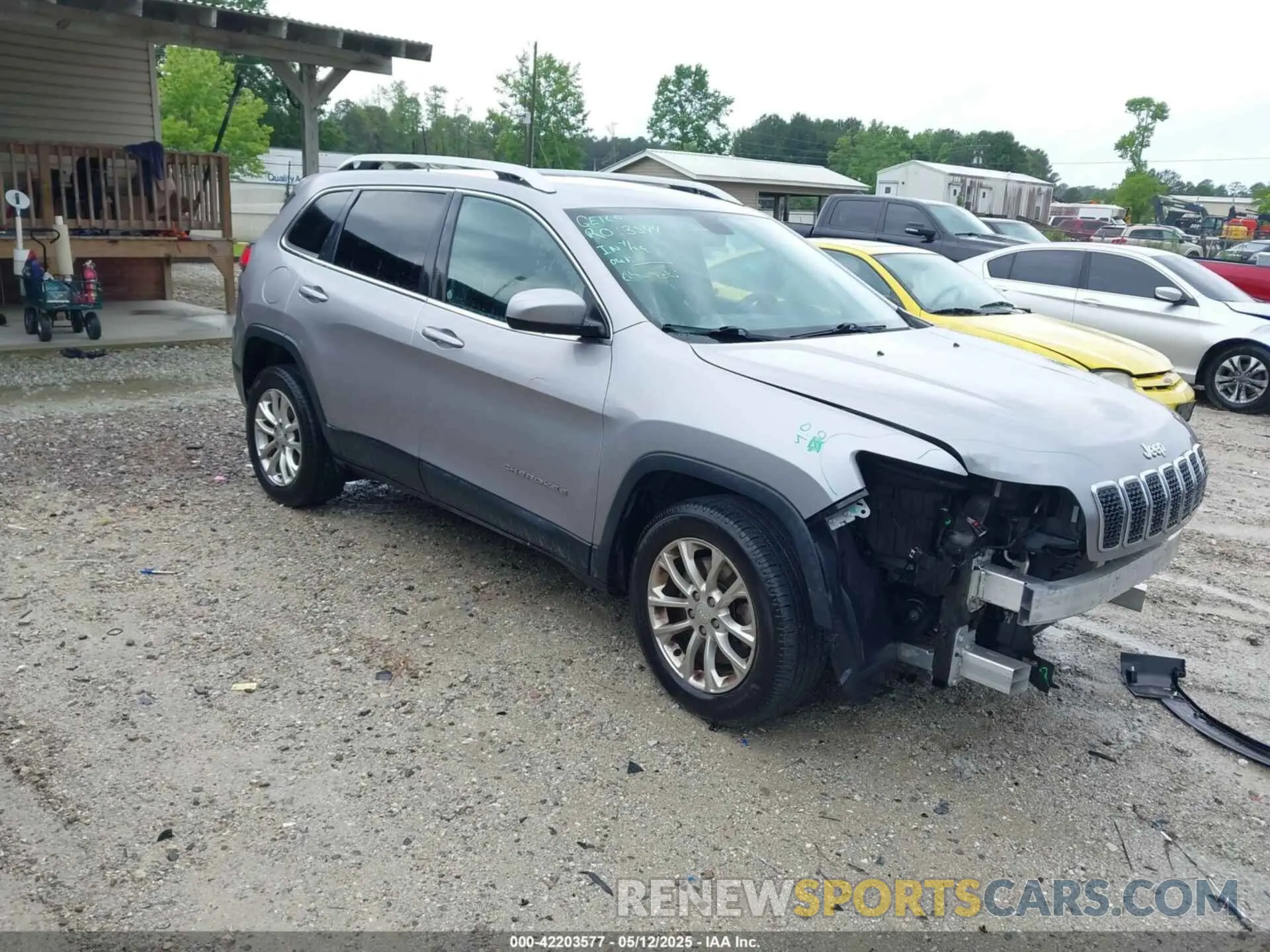 1 Photograph of a damaged car 1C4PJLCB3KD145135 JEEP CHEROKEE 2019