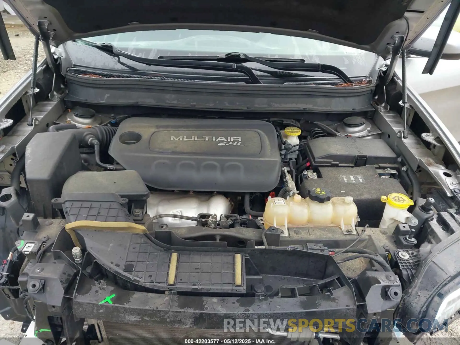 10 Photograph of a damaged car 1C4PJLCB3KD145135 JEEP CHEROKEE 2019
