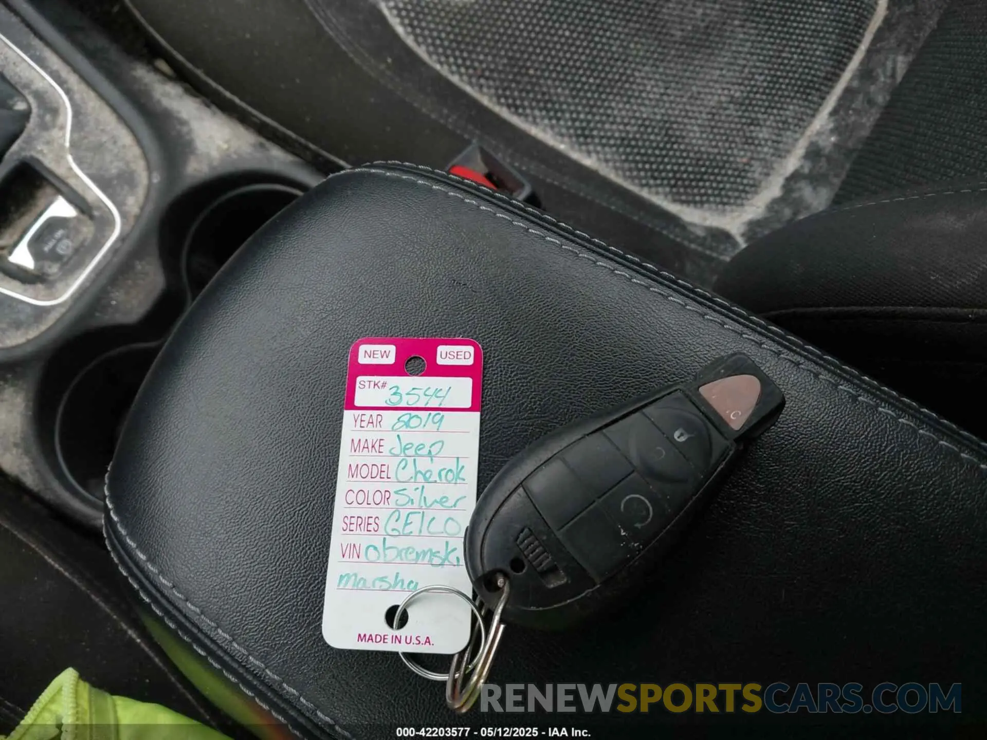 11 Photograph of a damaged car 1C4PJLCB3KD145135 JEEP CHEROKEE 2019