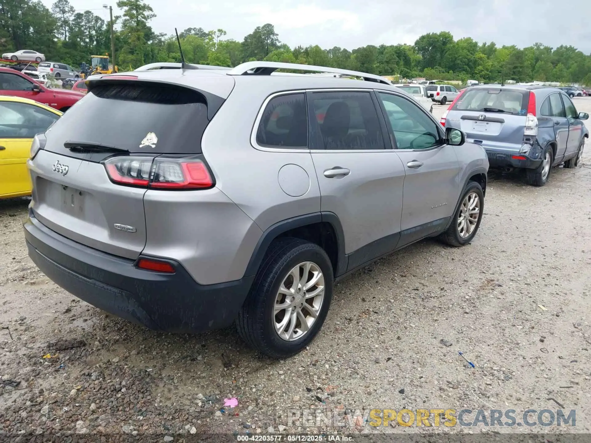 4 Photograph of a damaged car 1C4PJLCB3KD145135 JEEP CHEROKEE 2019