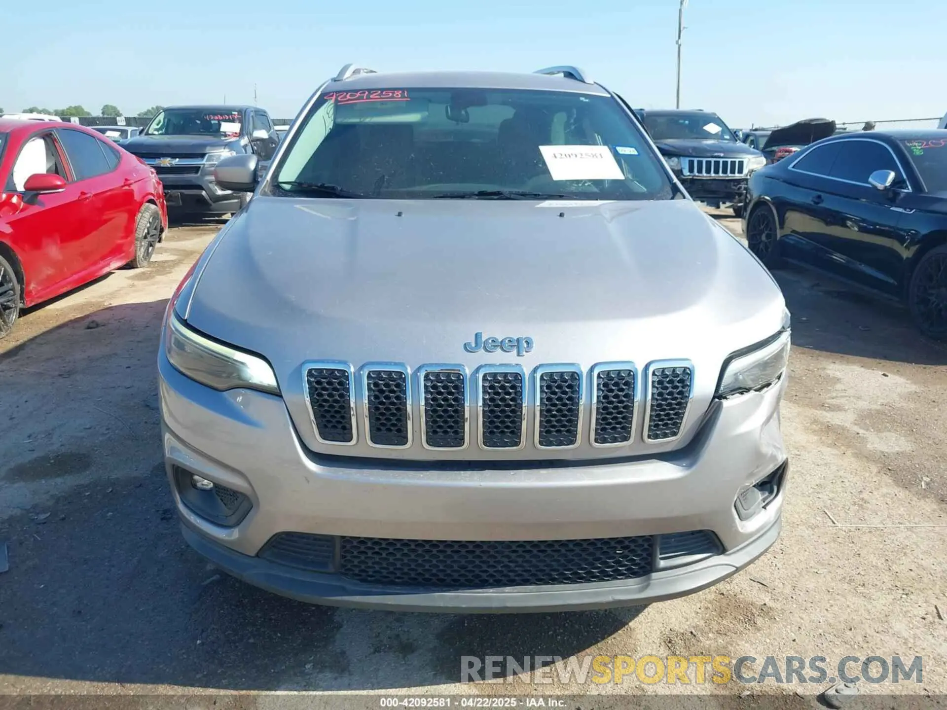 12 Фотография поврежденного автомобиля 1C4PJLCB3KD175557 JEEP CHEROKEE 2019