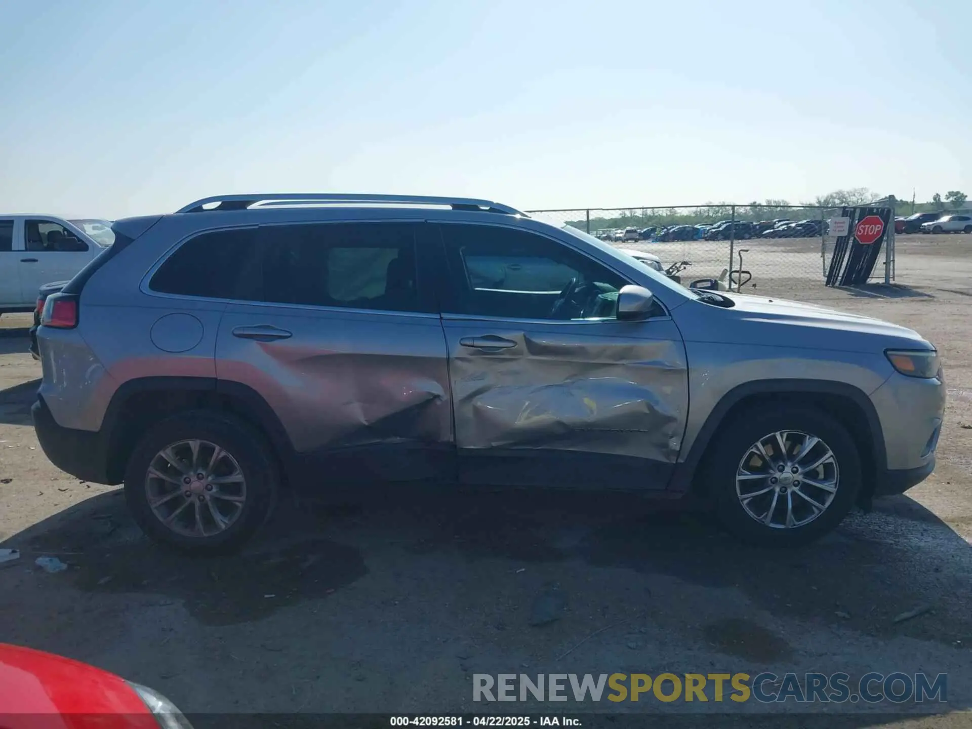 13 Фотография поврежденного автомобиля 1C4PJLCB3KD175557 JEEP CHEROKEE 2019