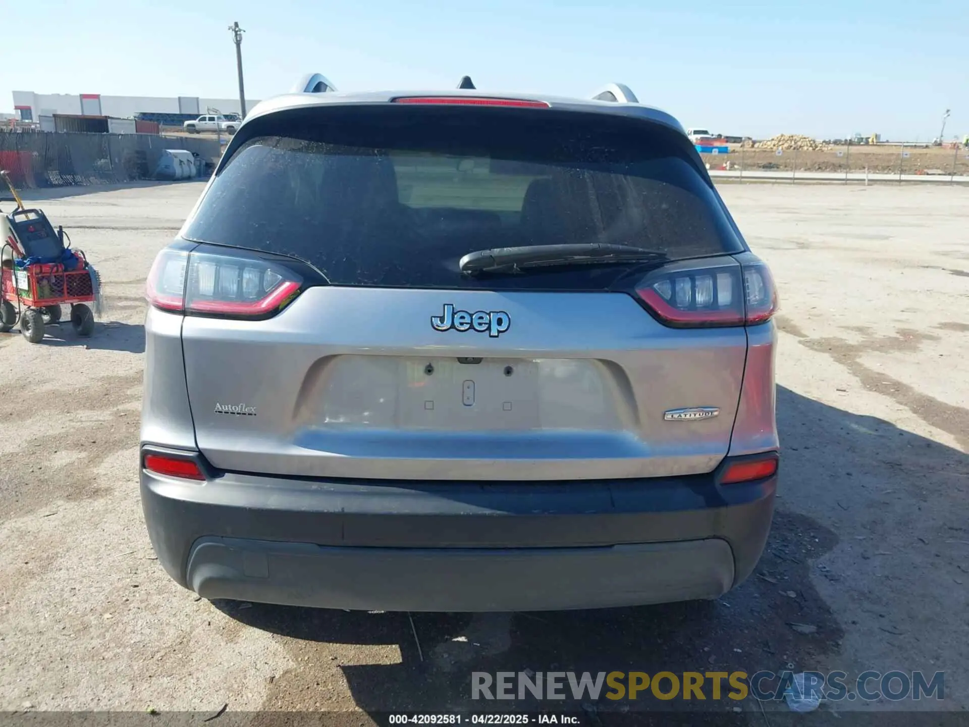 16 Фотография поврежденного автомобиля 1C4PJLCB3KD175557 JEEP CHEROKEE 2019