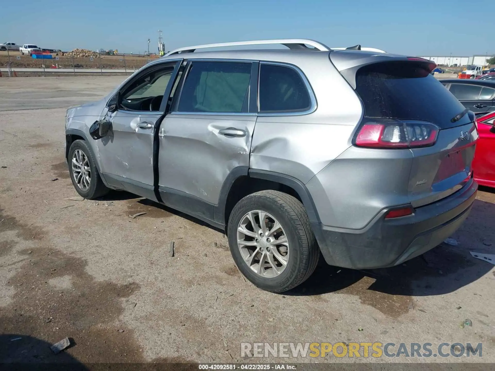 3 Фотография поврежденного автомобиля 1C4PJLCB3KD175557 JEEP CHEROKEE 2019