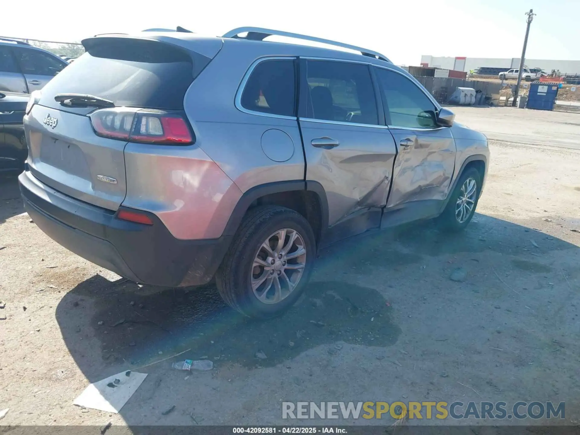 4 Фотография поврежденного автомобиля 1C4PJLCB3KD175557 JEEP CHEROKEE 2019
