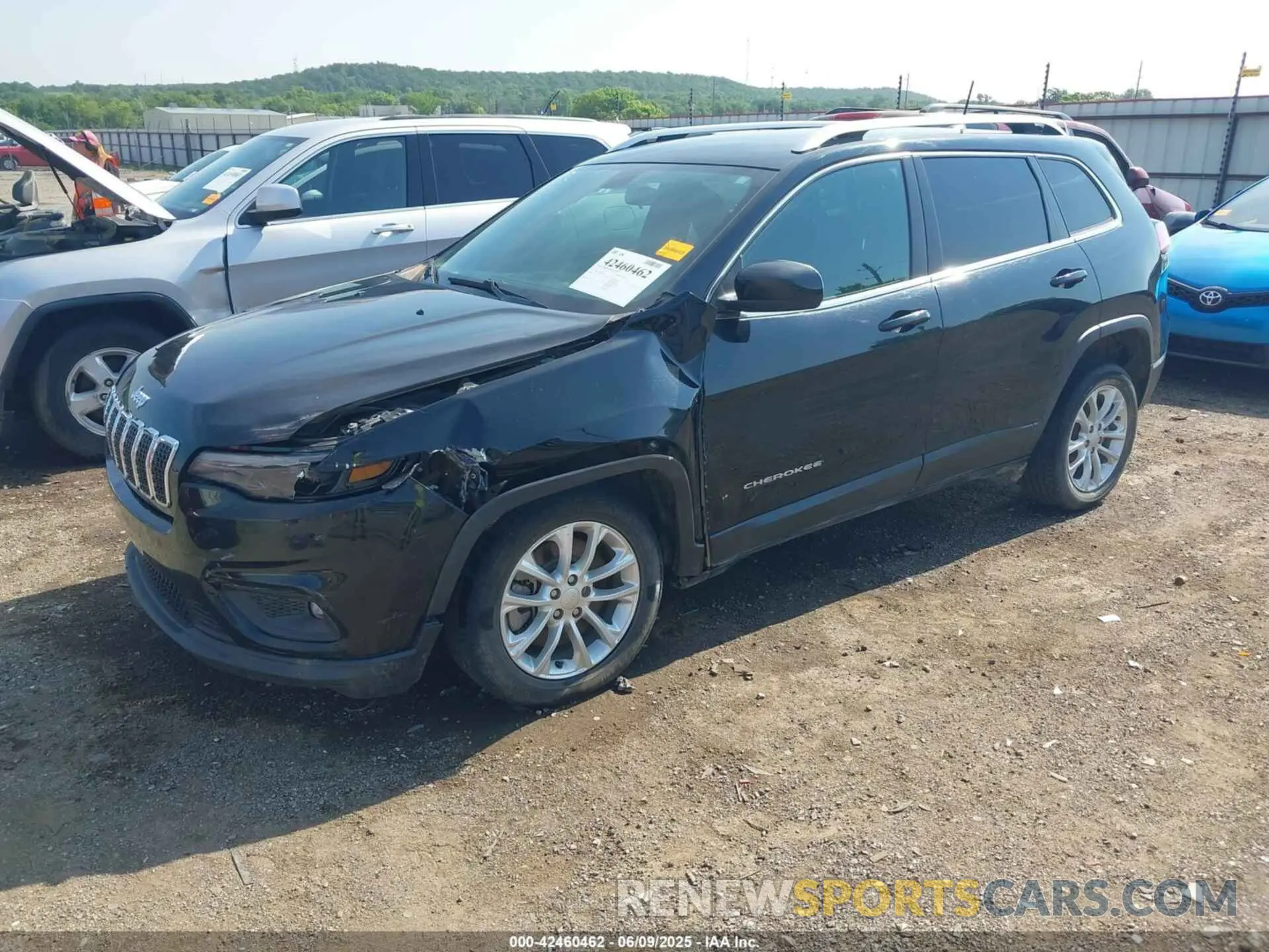 2 Photograph of a damaged car 1C4PJLCB4KD487371 JEEP CHEROKEE 2019