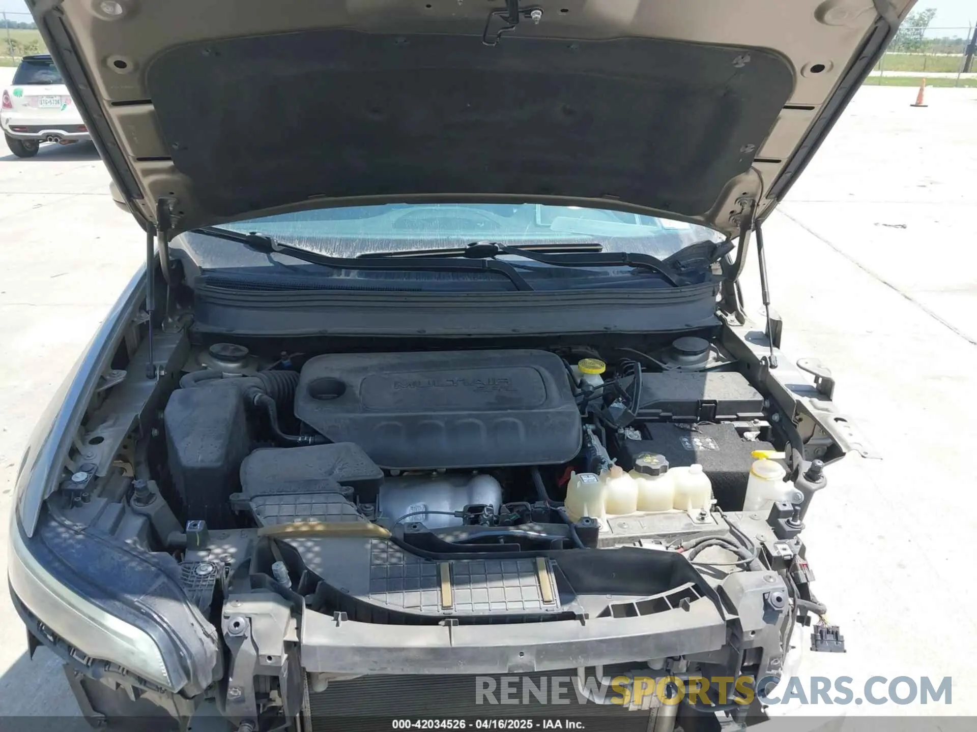 10 Photograph of a damaged car 1C4PJLCB5KD327631 JEEP CHEROKEE 2019