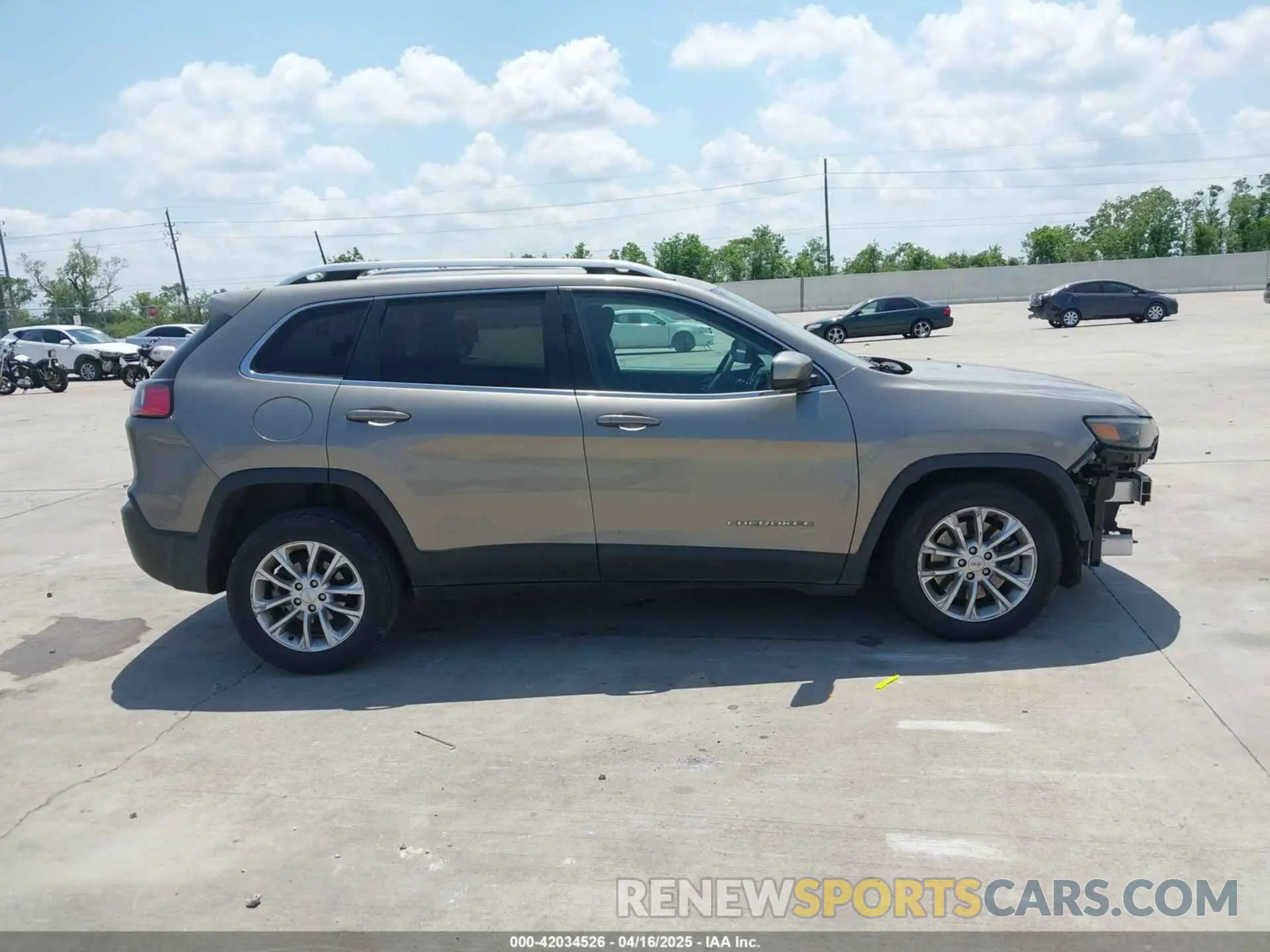 13 Photograph of a damaged car 1C4PJLCB5KD327631 JEEP CHEROKEE 2019