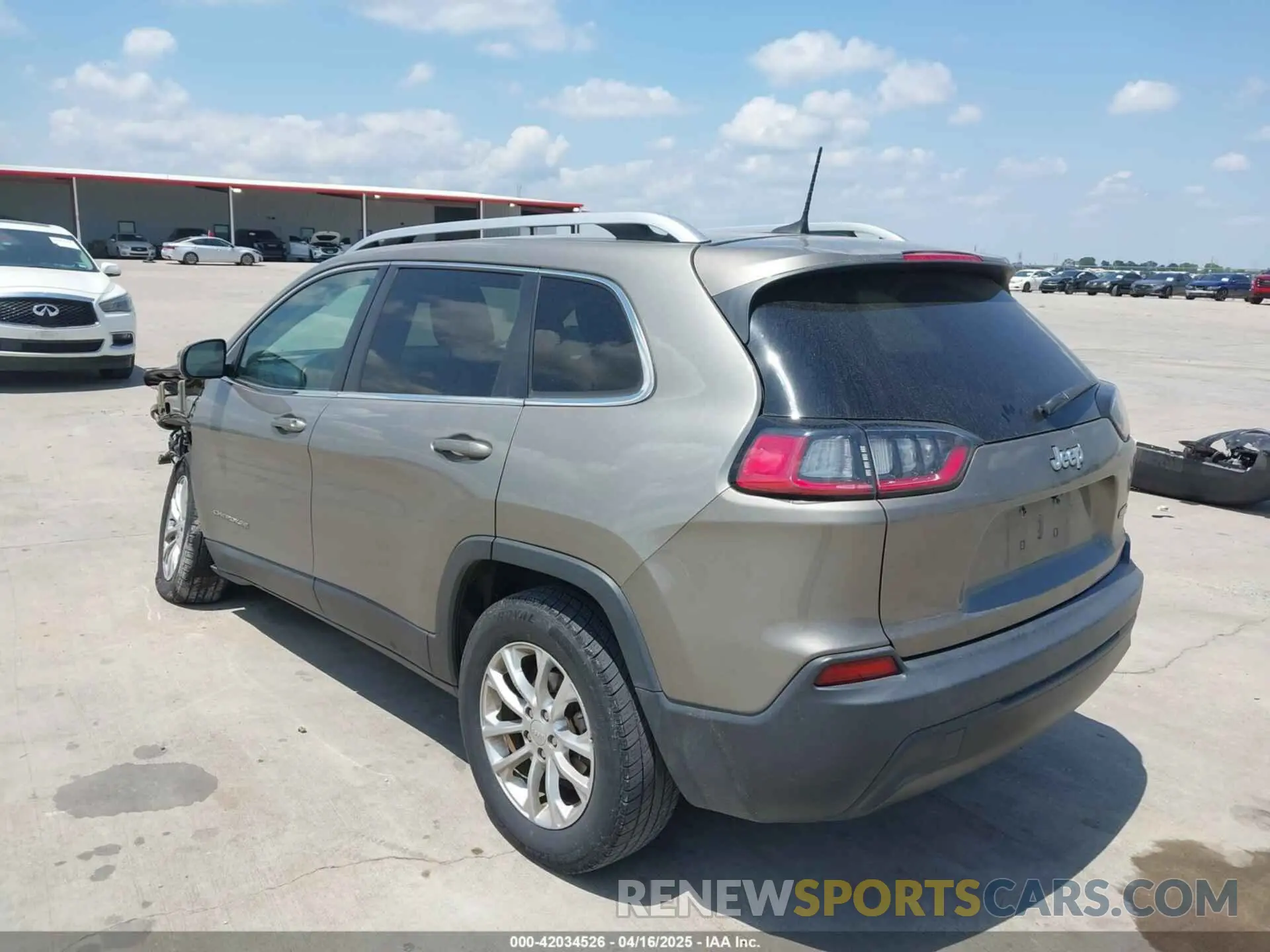 3 Photograph of a damaged car 1C4PJLCB5KD327631 JEEP CHEROKEE 2019