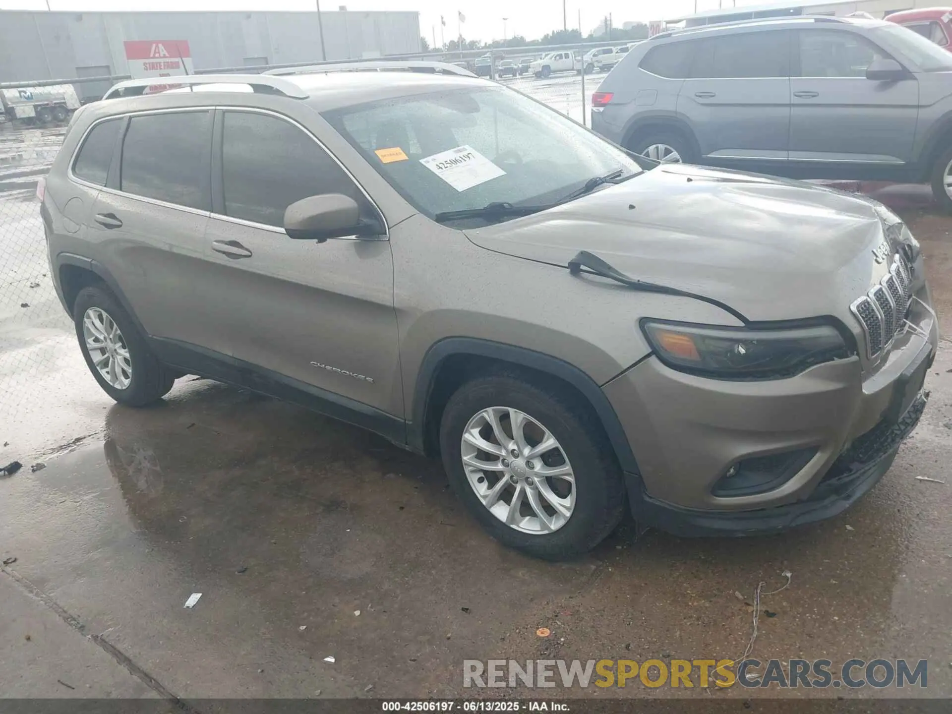 1 Photograph of a damaged car 1C4PJLCB5KD358412 JEEP CHEROKEE 2019
