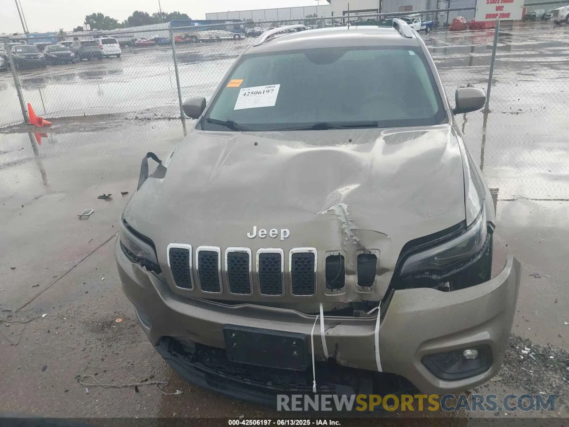 12 Photograph of a damaged car 1C4PJLCB5KD358412 JEEP CHEROKEE 2019