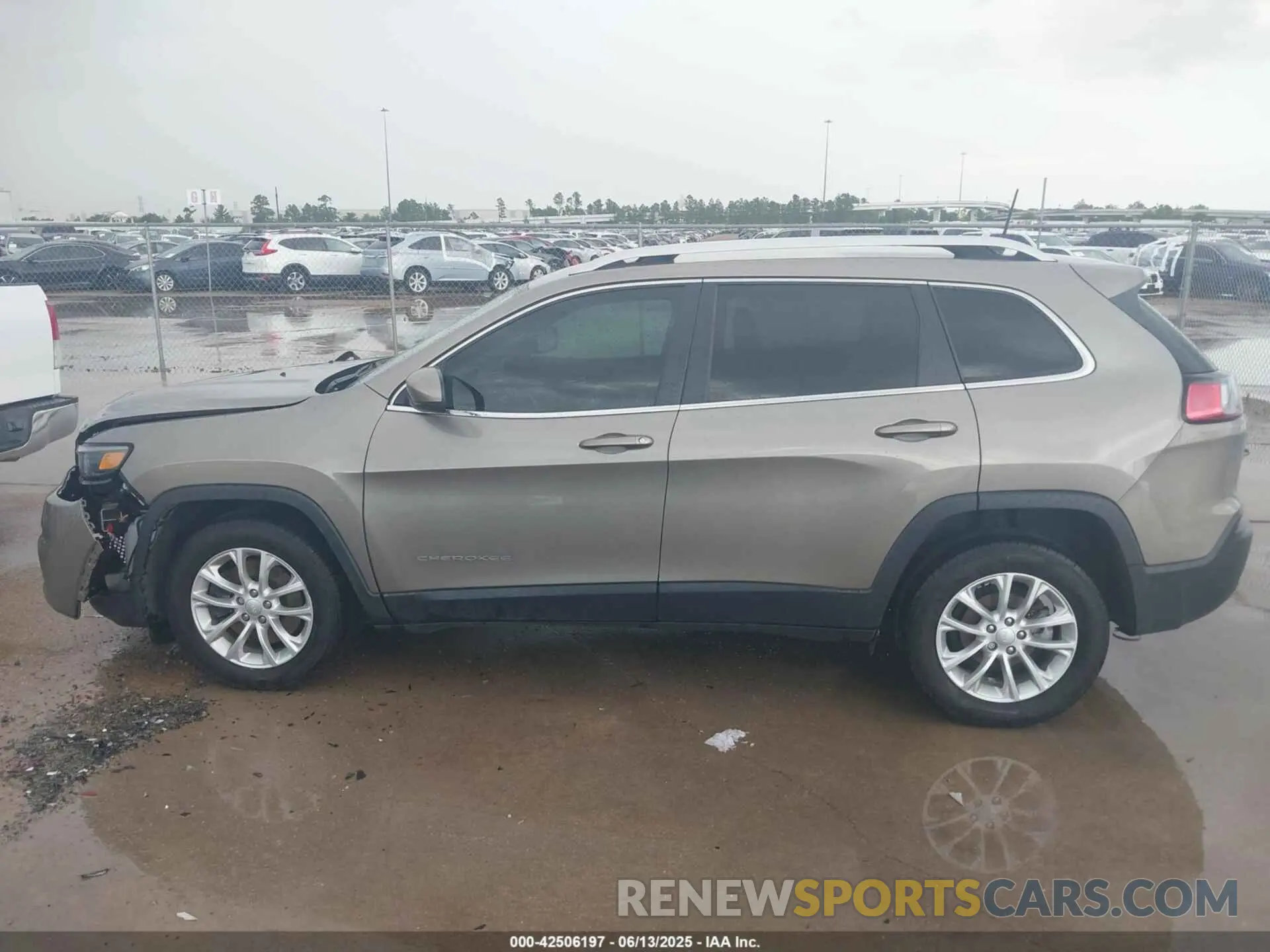 14 Photograph of a damaged car 1C4PJLCB5KD358412 JEEP CHEROKEE 2019