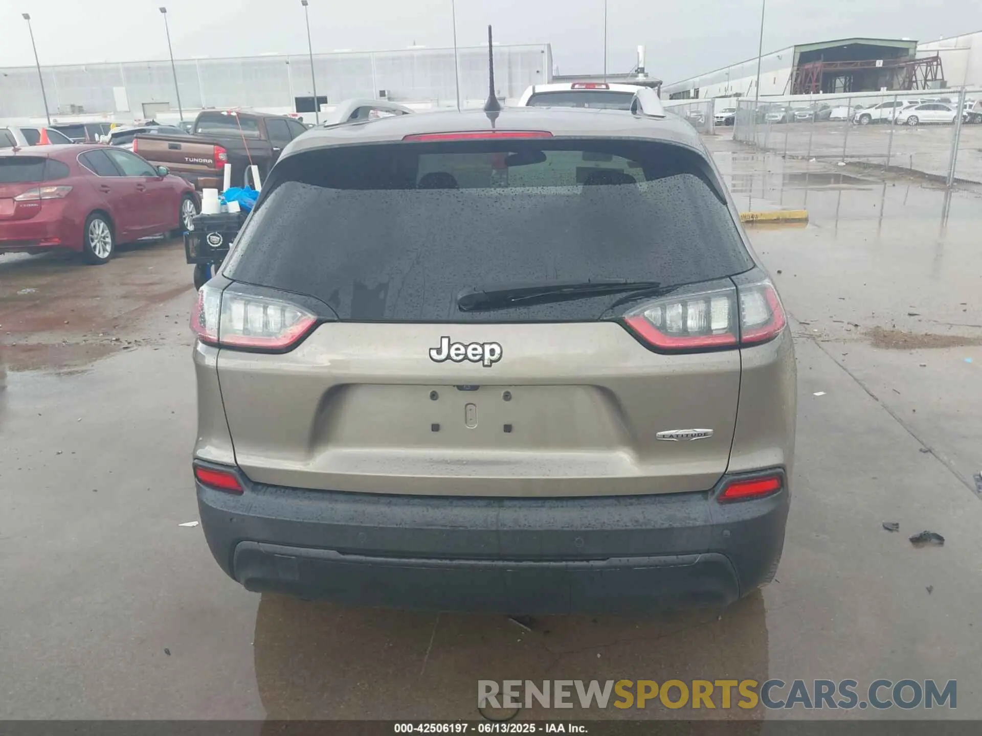16 Photograph of a damaged car 1C4PJLCB5KD358412 JEEP CHEROKEE 2019