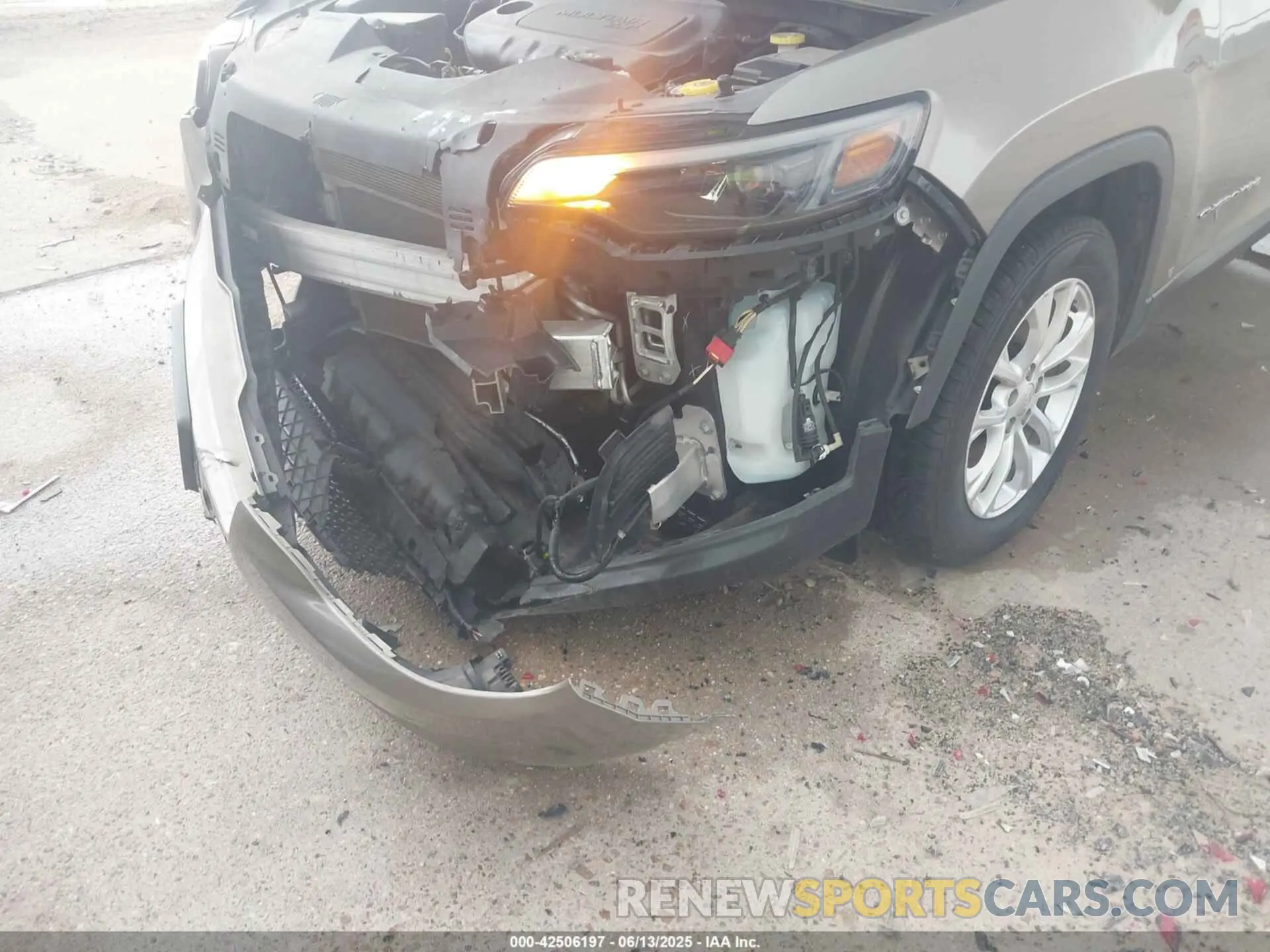 6 Photograph of a damaged car 1C4PJLCB5KD358412 JEEP CHEROKEE 2019