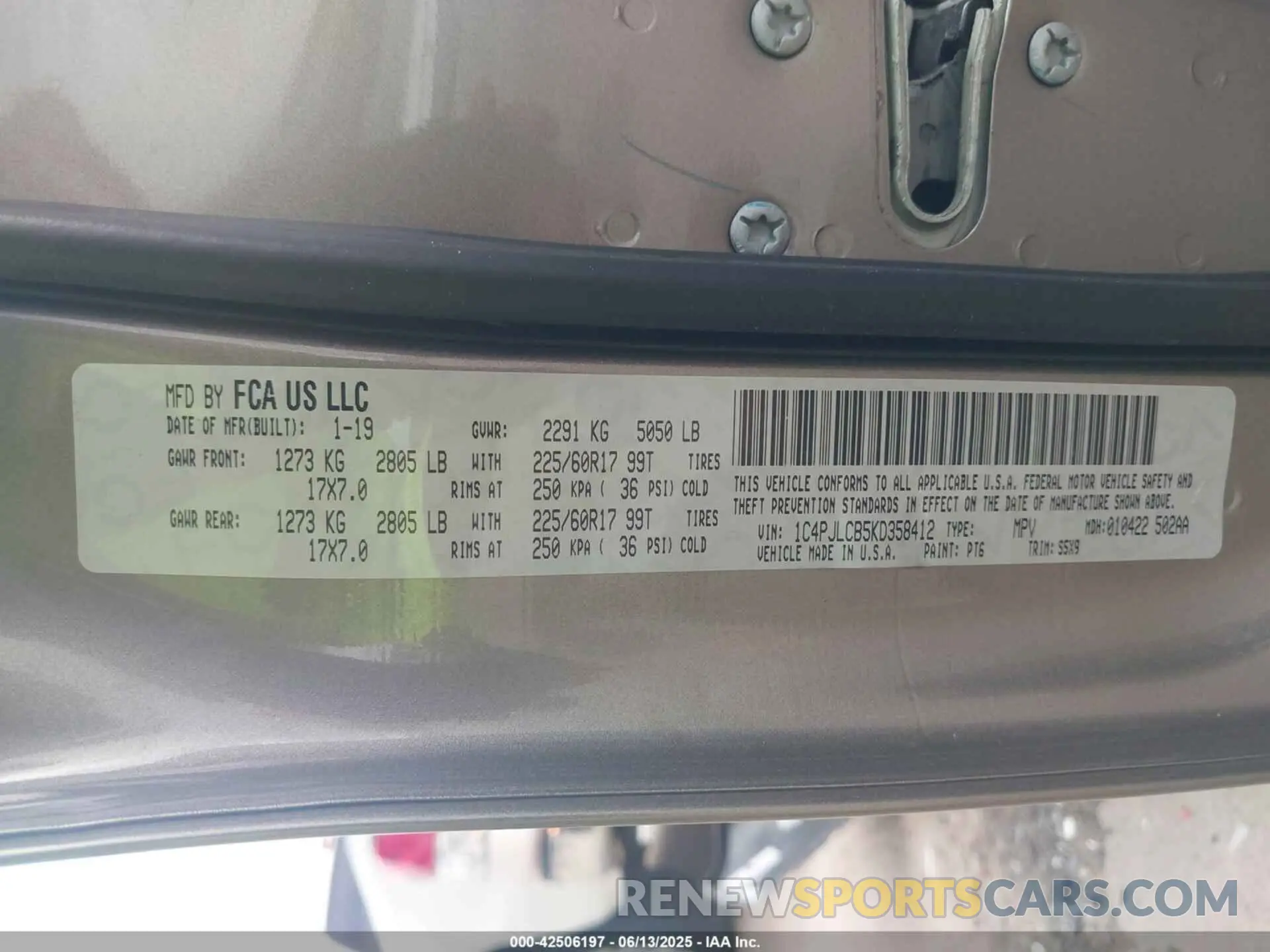 9 Photograph of a damaged car 1C4PJLCB5KD358412 JEEP CHEROKEE 2019