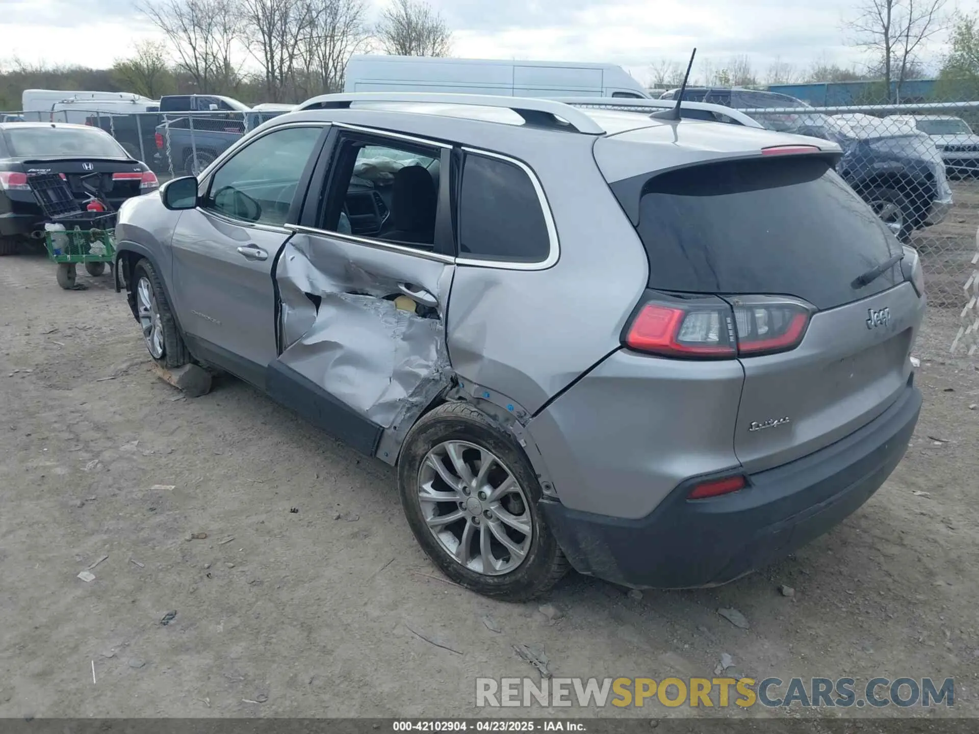3 Фотография поврежденного автомобиля 1C4PJLCB6KD159997 JEEP CHEROKEE 2019