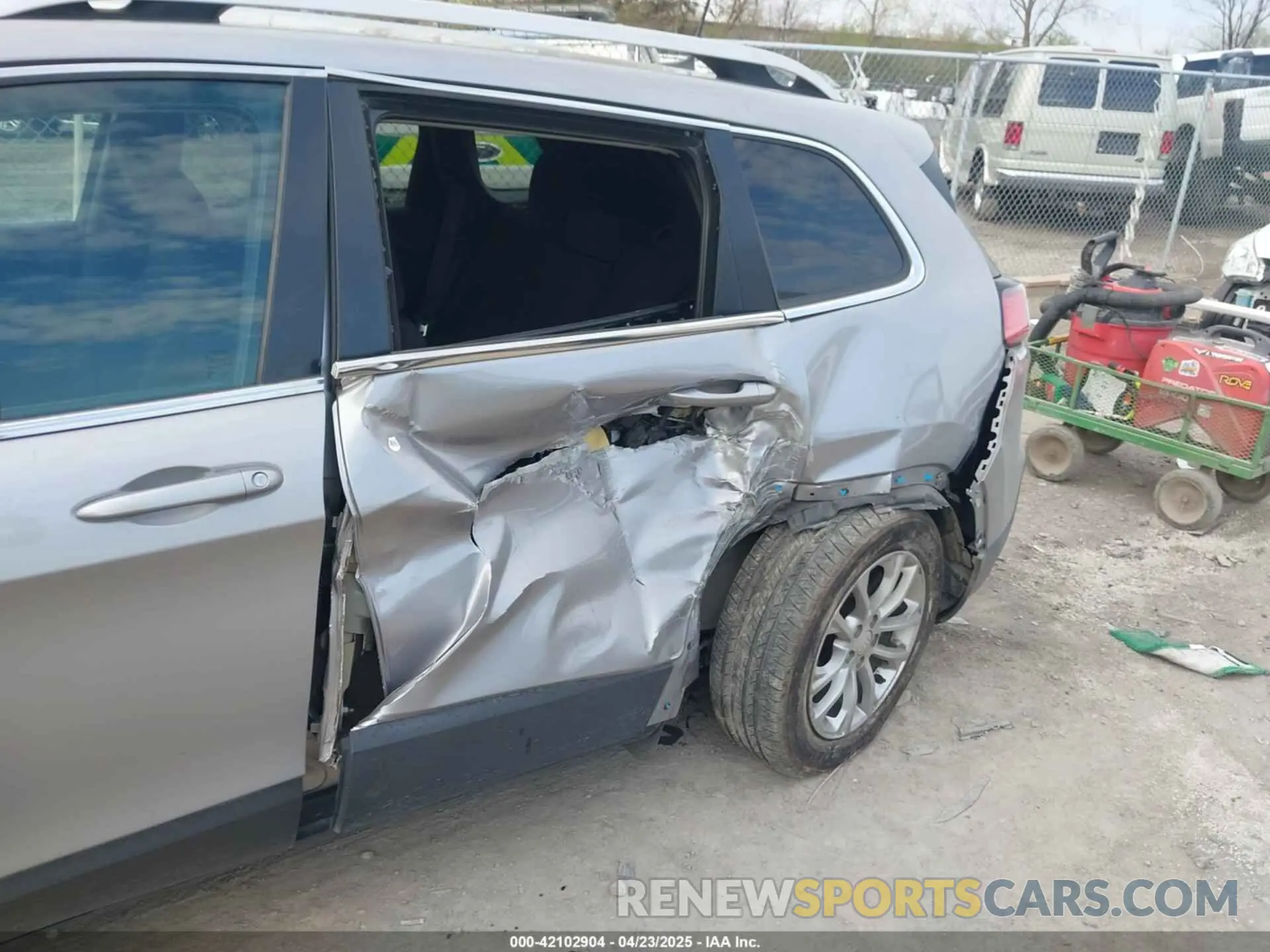 6 Фотография поврежденного автомобиля 1C4PJLCB6KD159997 JEEP CHEROKEE 2019