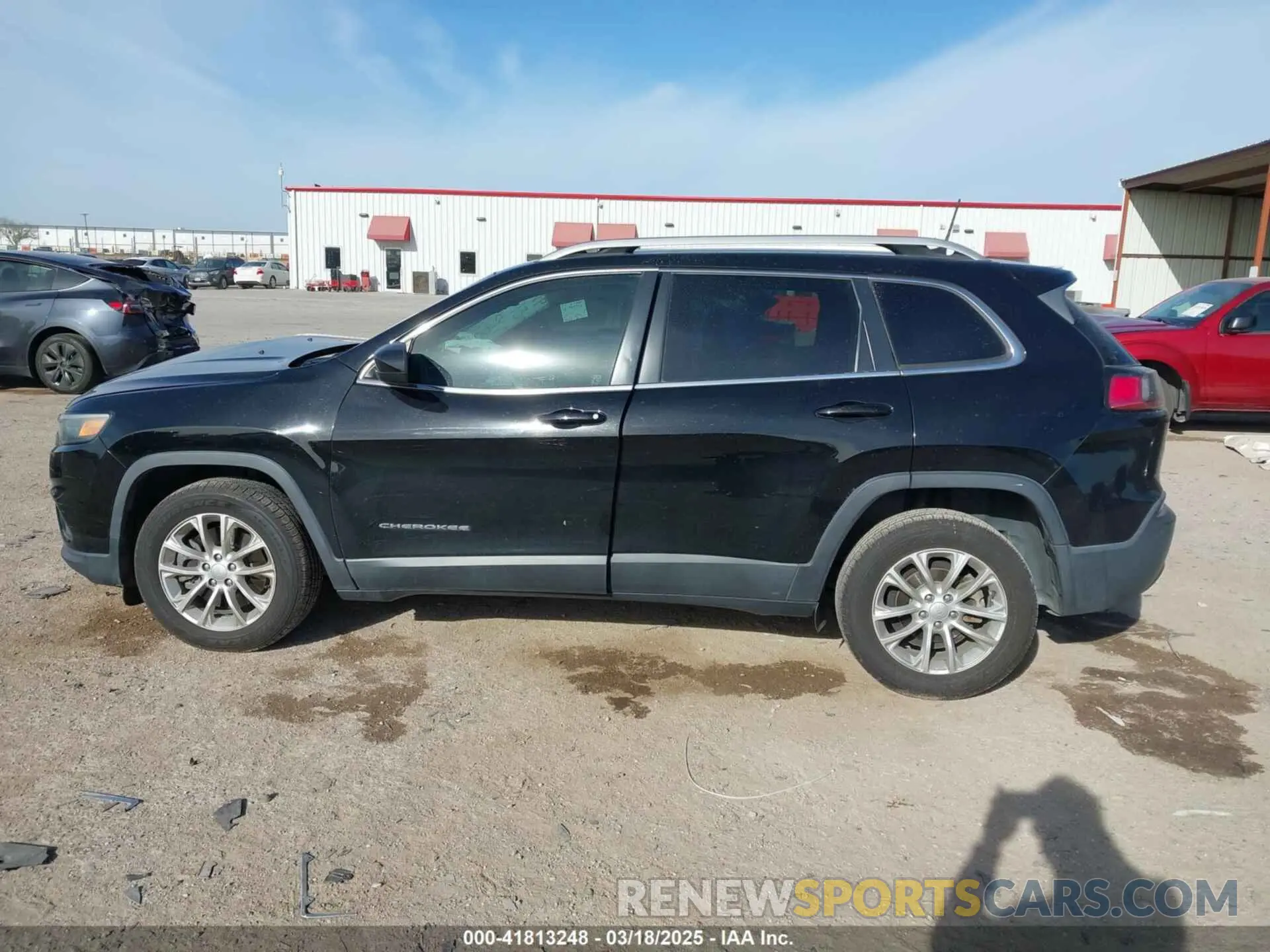 14 Photograph of a damaged car 1C4PJLCB7KD331955 JEEP CHEROKEE 2019