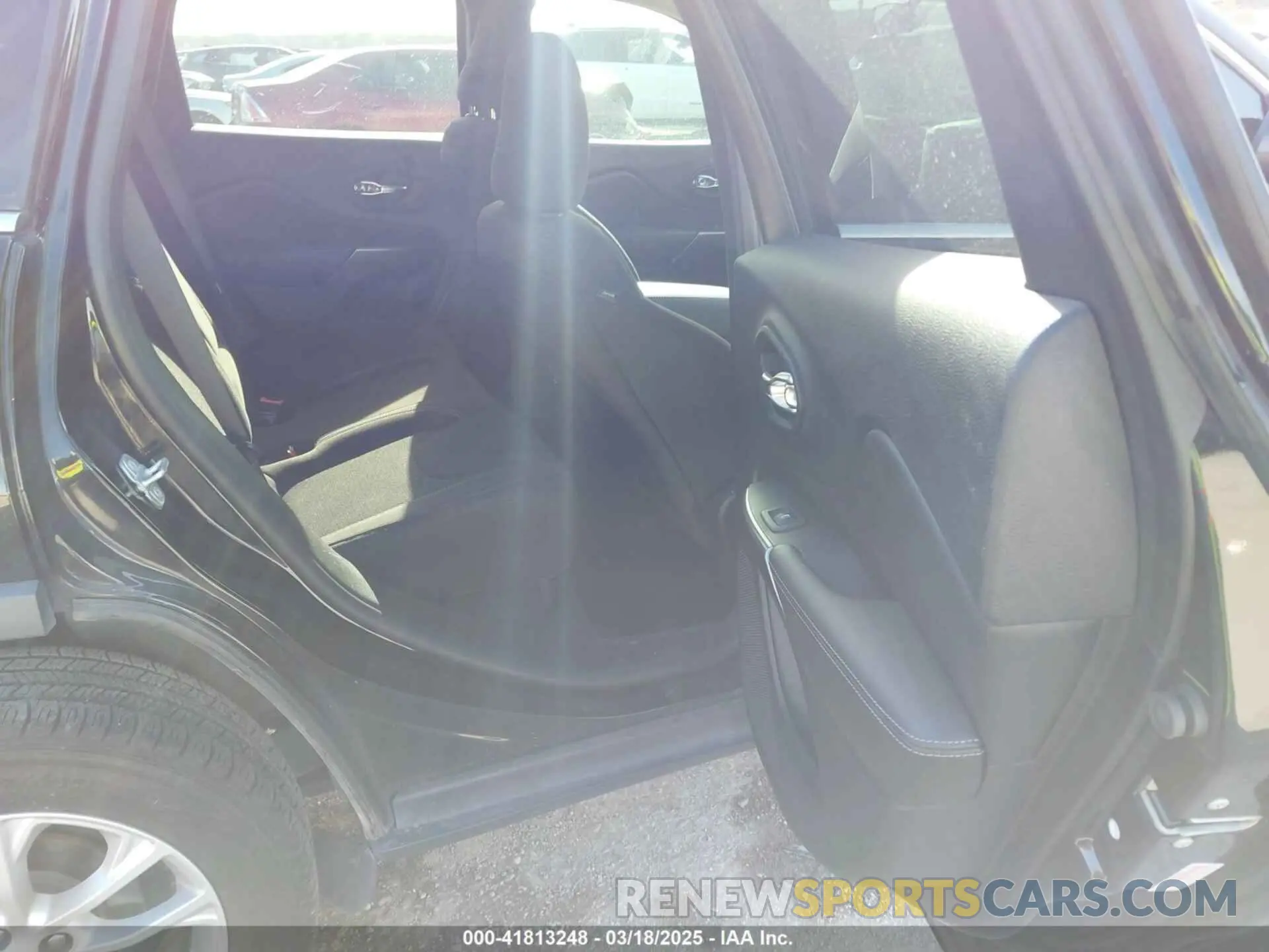 8 Photograph of a damaged car 1C4PJLCB7KD331955 JEEP CHEROKEE 2019