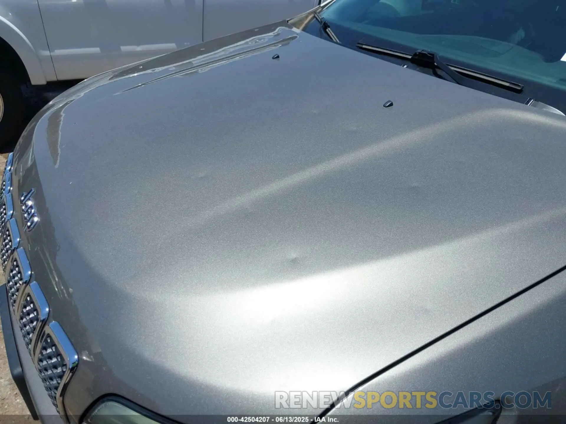 6 Photograph of a damaged car 1C4PJLCB7KD365667 JEEP CHEROKEE 2019