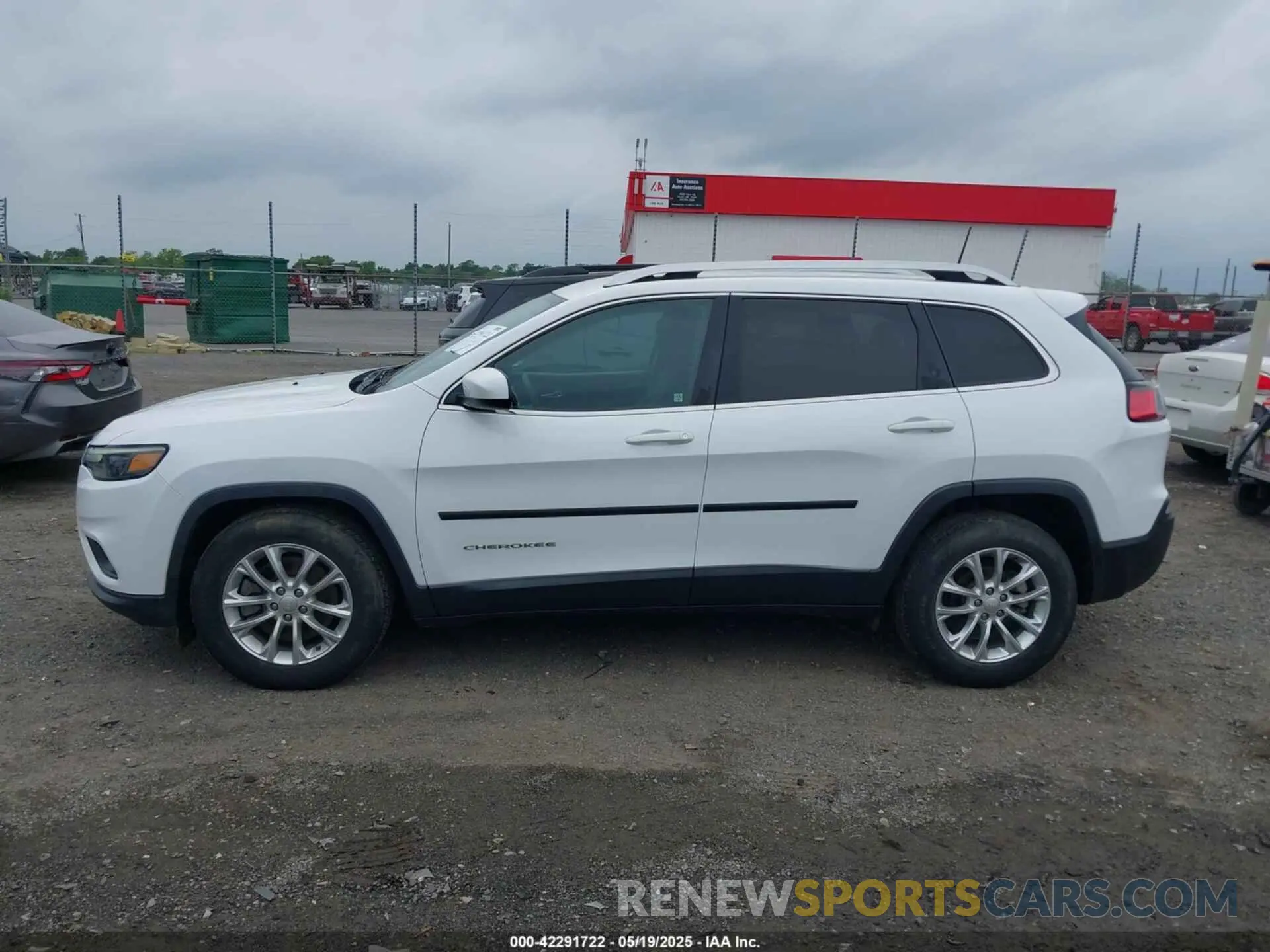 14 Photograph of a damaged car 1C4PJLCB8KD145129 JEEP CHEROKEE 2019