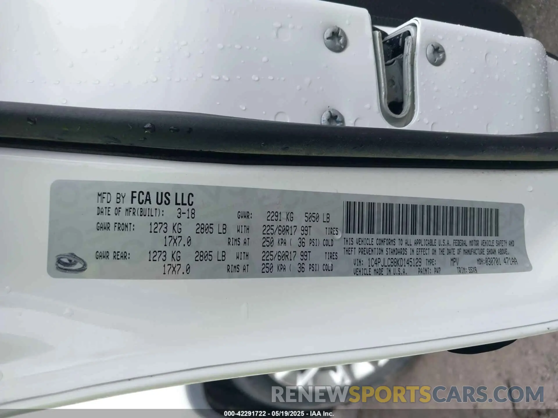 9 Photograph of a damaged car 1C4PJLCB8KD145129 JEEP CHEROKEE 2019