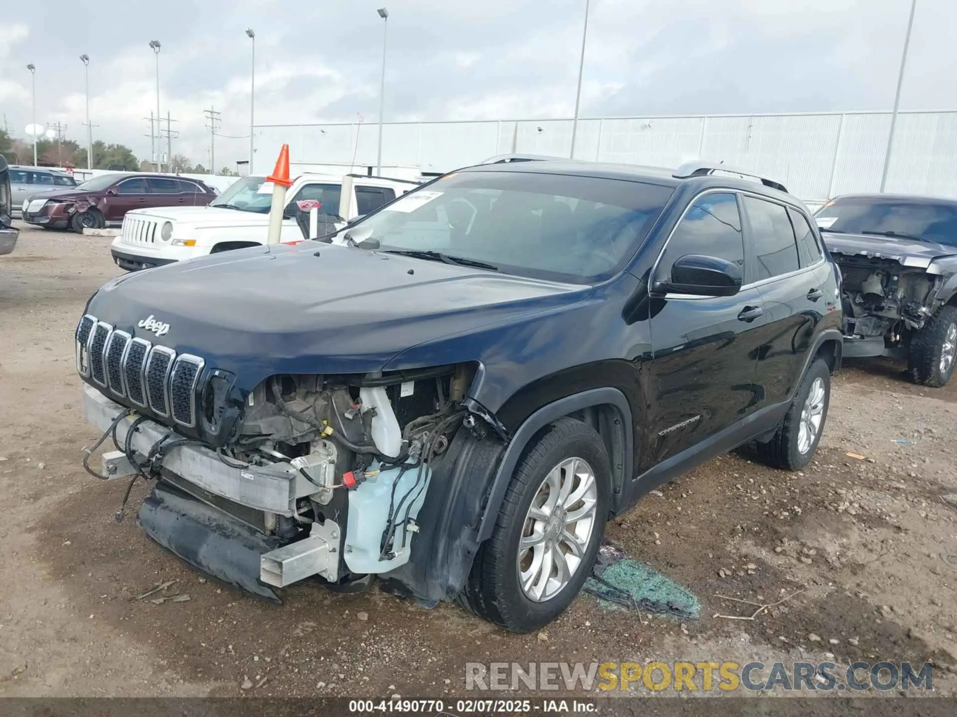 2 Photograph of a damaged car 1C4PJLCB8KD147771 JEEP CHEROKEE 2019