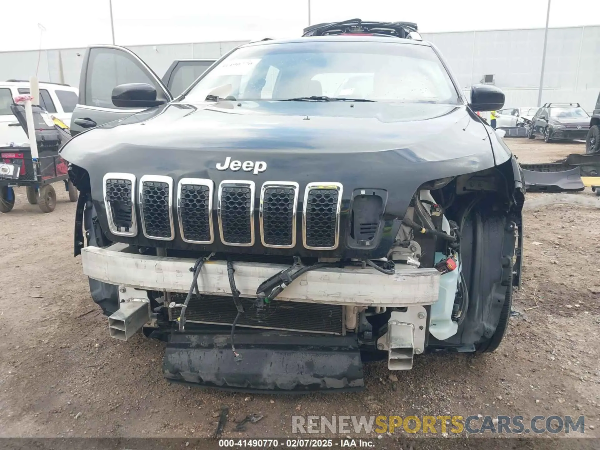 6 Photograph of a damaged car 1C4PJLCB8KD147771 JEEP CHEROKEE 2019