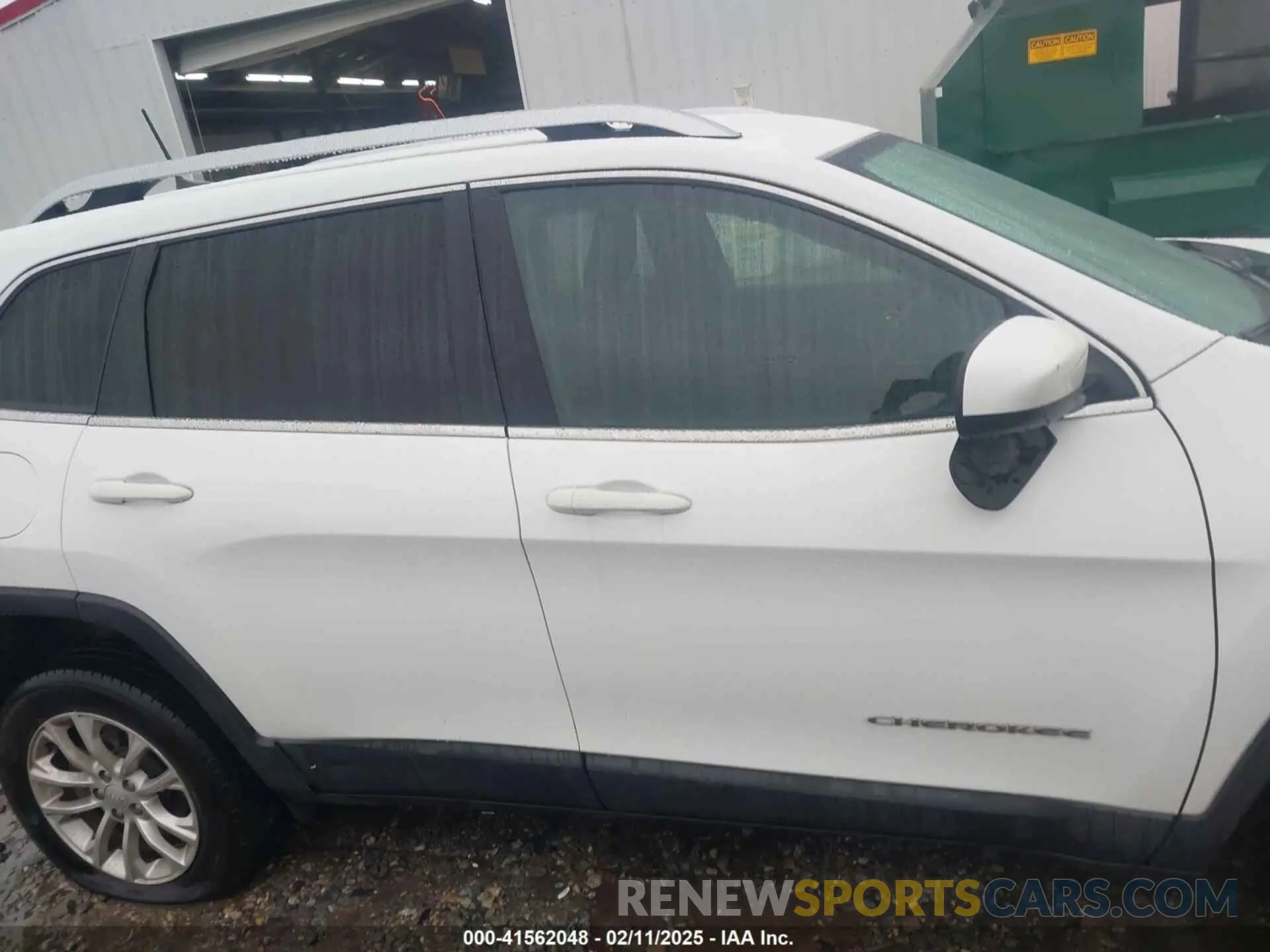 14 Photograph of a damaged car 1C4PJLCB9KD263948 JEEP CHEROKEE 2019