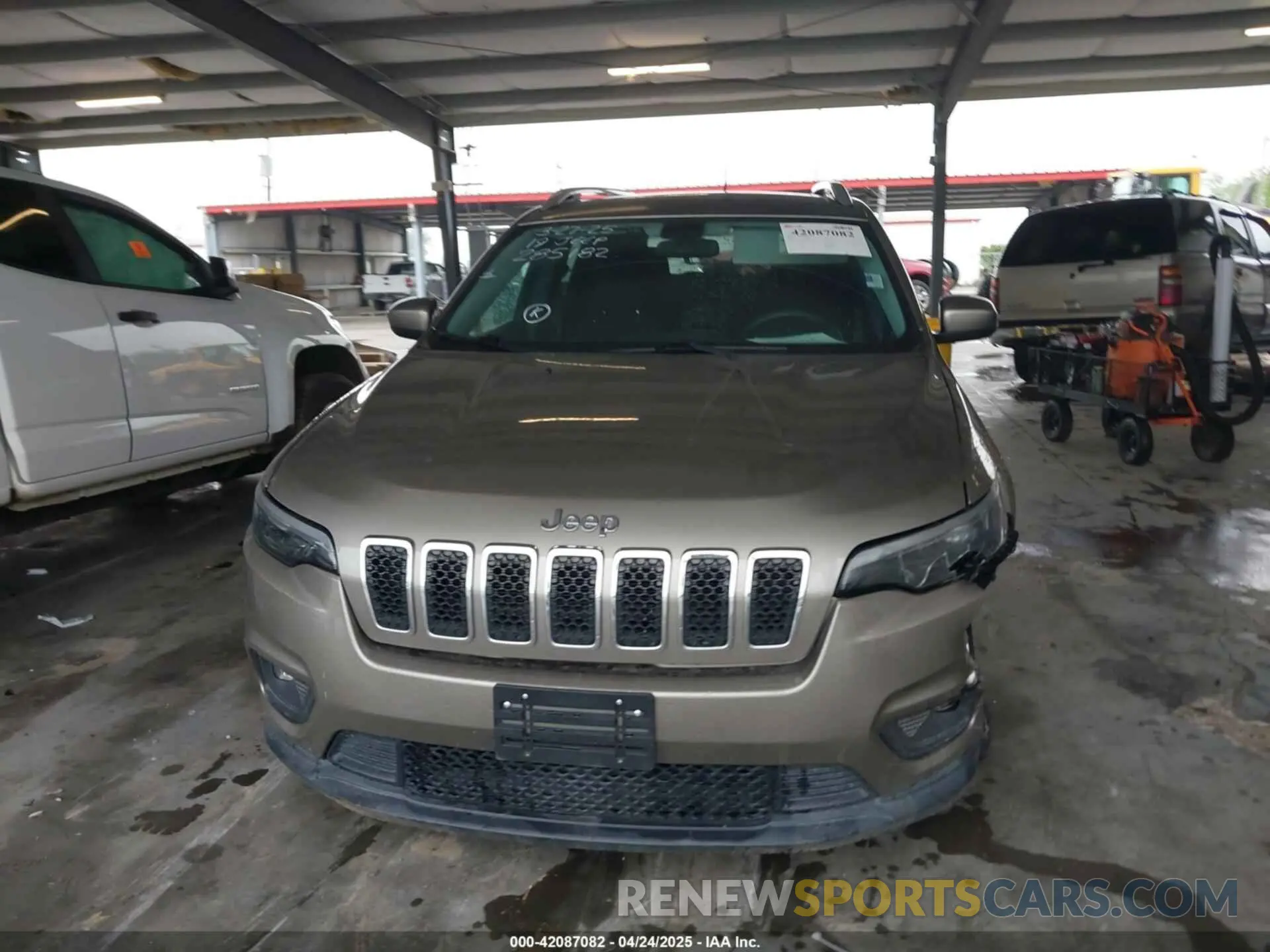 12 Photograph of a damaged car 1C4PJLCBXKD285182 JEEP CHEROKEE 2019