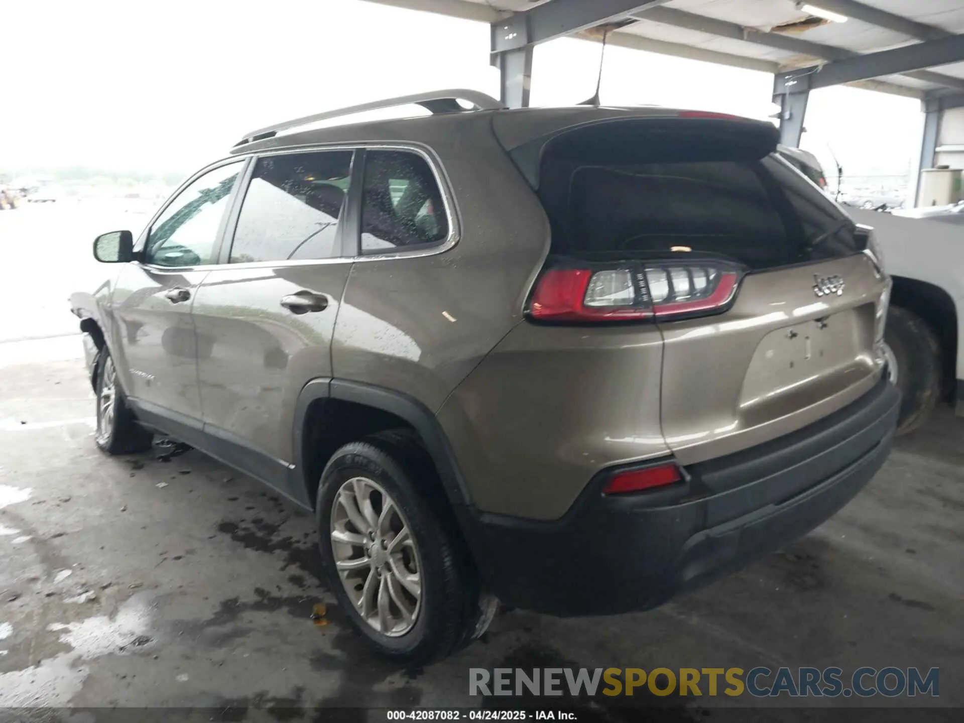 3 Photograph of a damaged car 1C4PJLCBXKD285182 JEEP CHEROKEE 2019