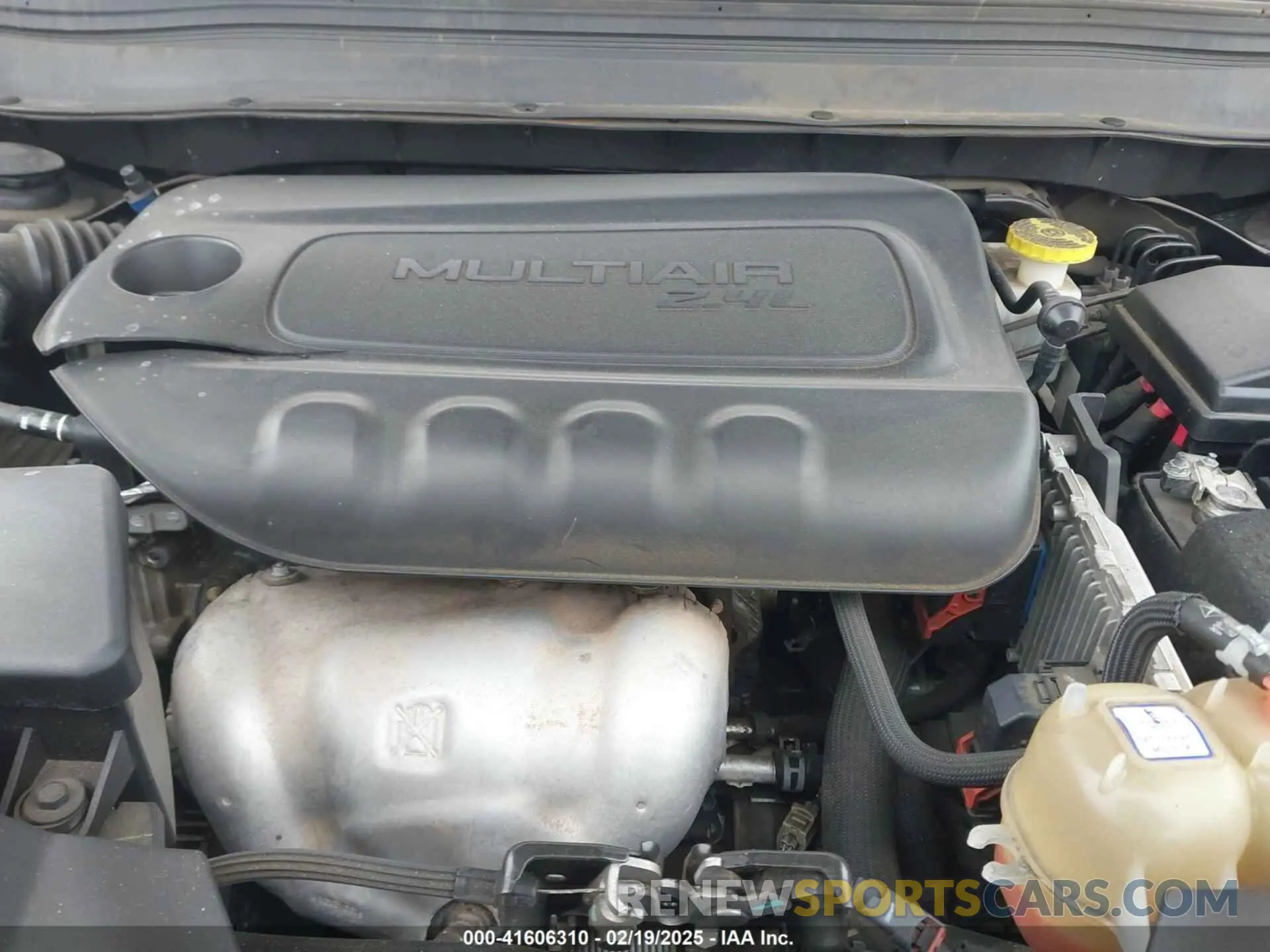 10 Photograph of a damaged car 1C4PJLCBXKD285702 JEEP CHEROKEE 2019