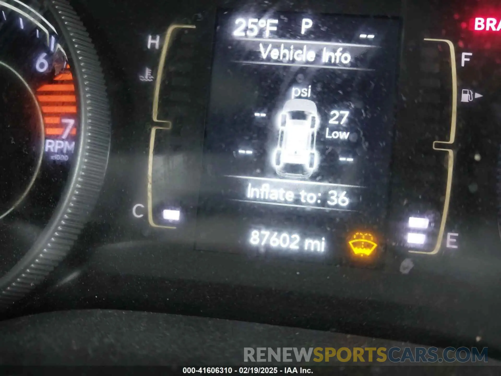 14 Photograph of a damaged car 1C4PJLCBXKD285702 JEEP CHEROKEE 2019