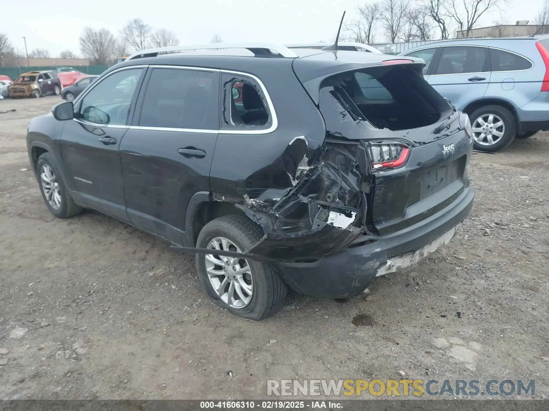 3 Photograph of a damaged car 1C4PJLCBXKD285702 JEEP CHEROKEE 2019