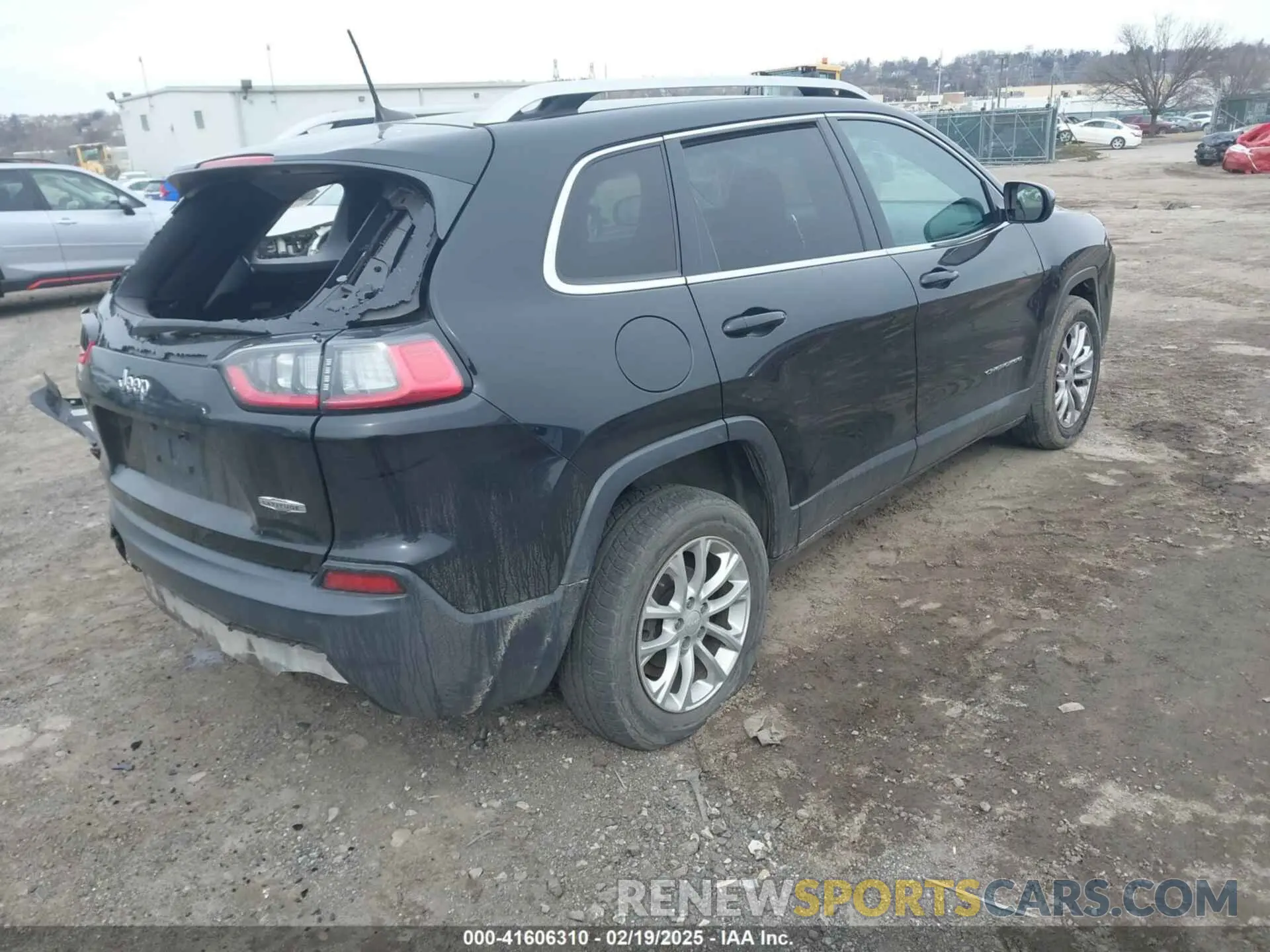 4 Photograph of a damaged car 1C4PJLCBXKD285702 JEEP CHEROKEE 2019