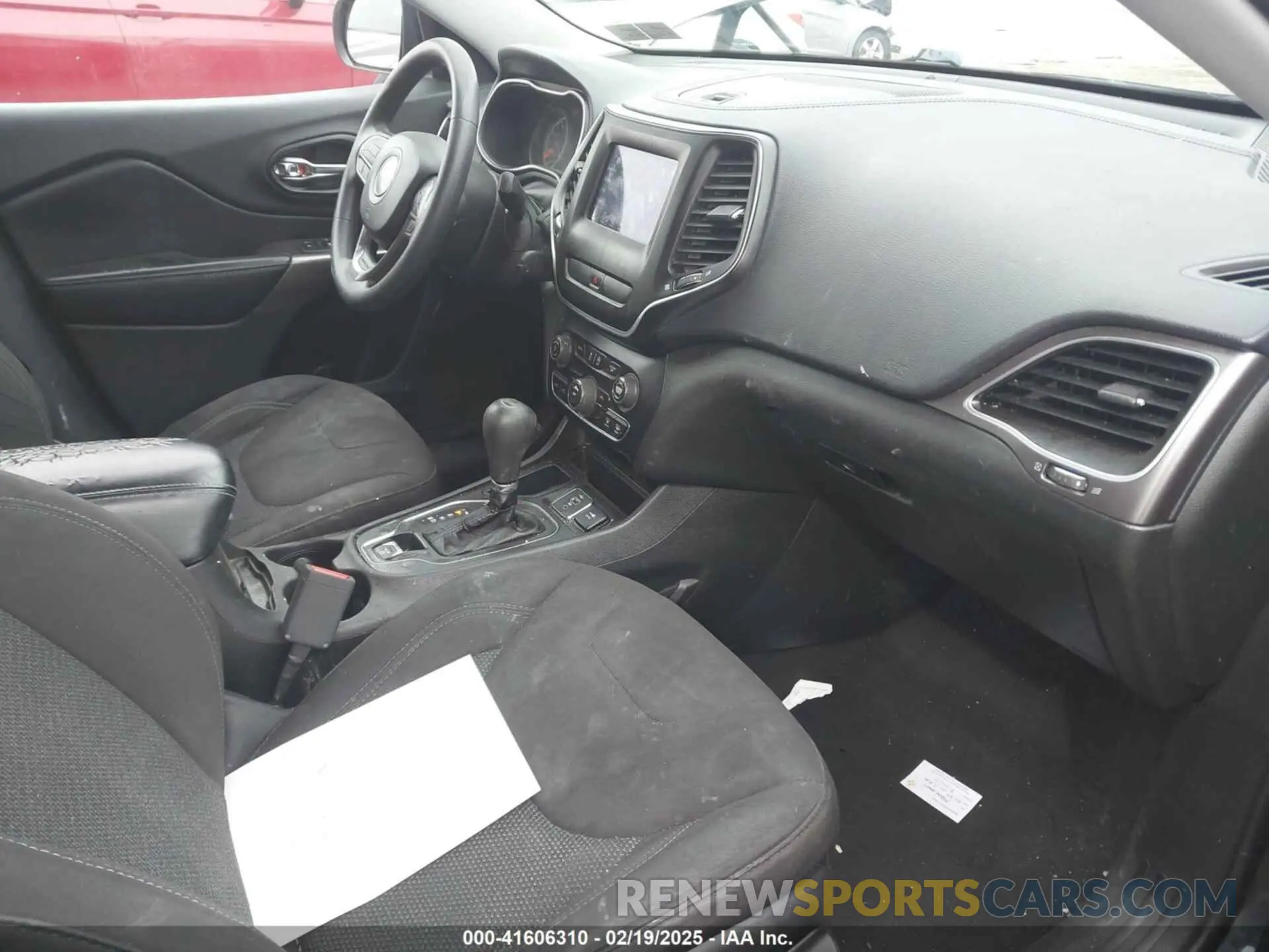 5 Photograph of a damaged car 1C4PJLCBXKD285702 JEEP CHEROKEE 2019