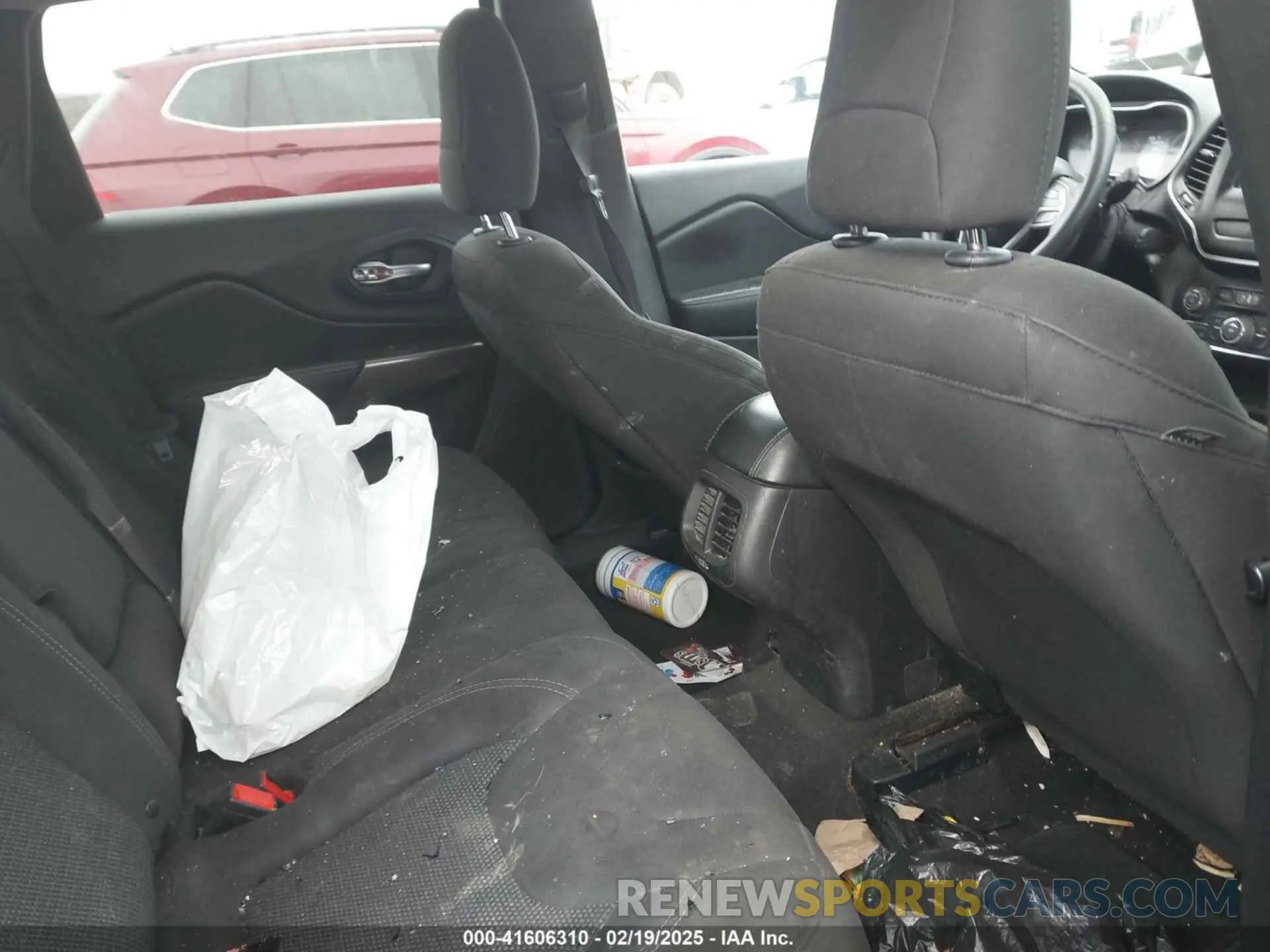 8 Photograph of a damaged car 1C4PJLCBXKD285702 JEEP CHEROKEE 2019