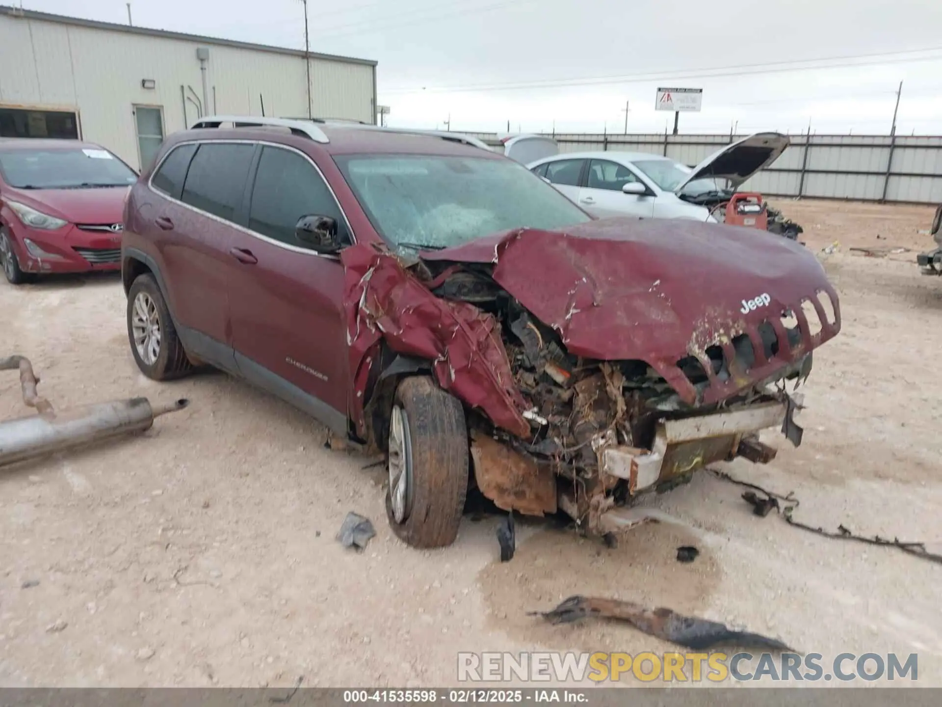 1 Фотография поврежденного автомобиля 1C4PJLCBXKD403814 JEEP CHEROKEE 2019