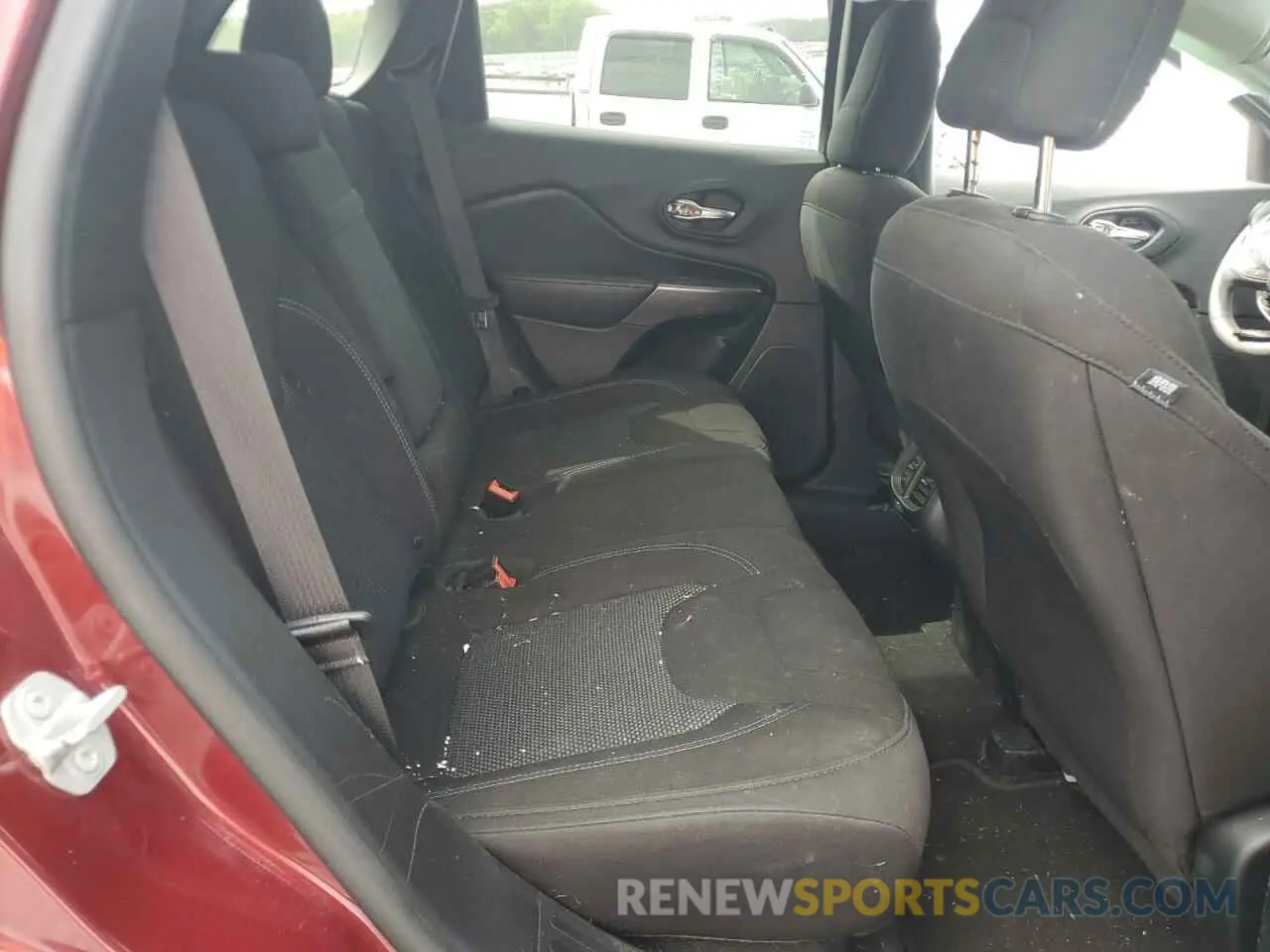 10 Photograph of a damaged car 1C4PJLCBXKD406180 JEEP CHEROKEE 2019