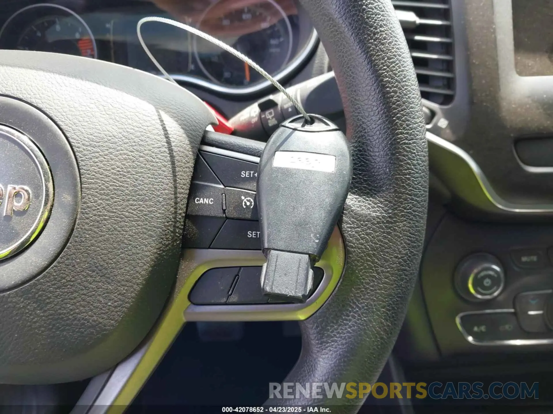 11 Photograph of a damaged car 1C4PJLCBXKD439700 JEEP CHEROKEE 2019